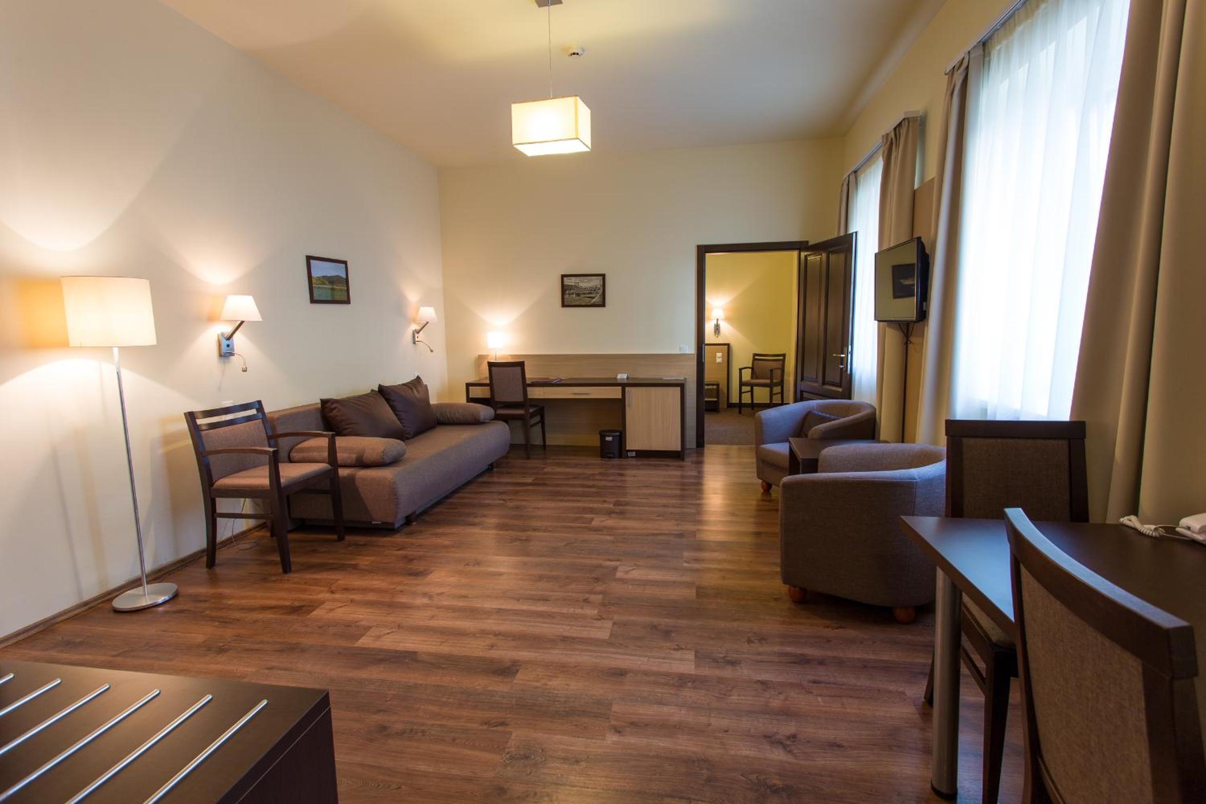 One-Bedroom Apartment - Photo 9