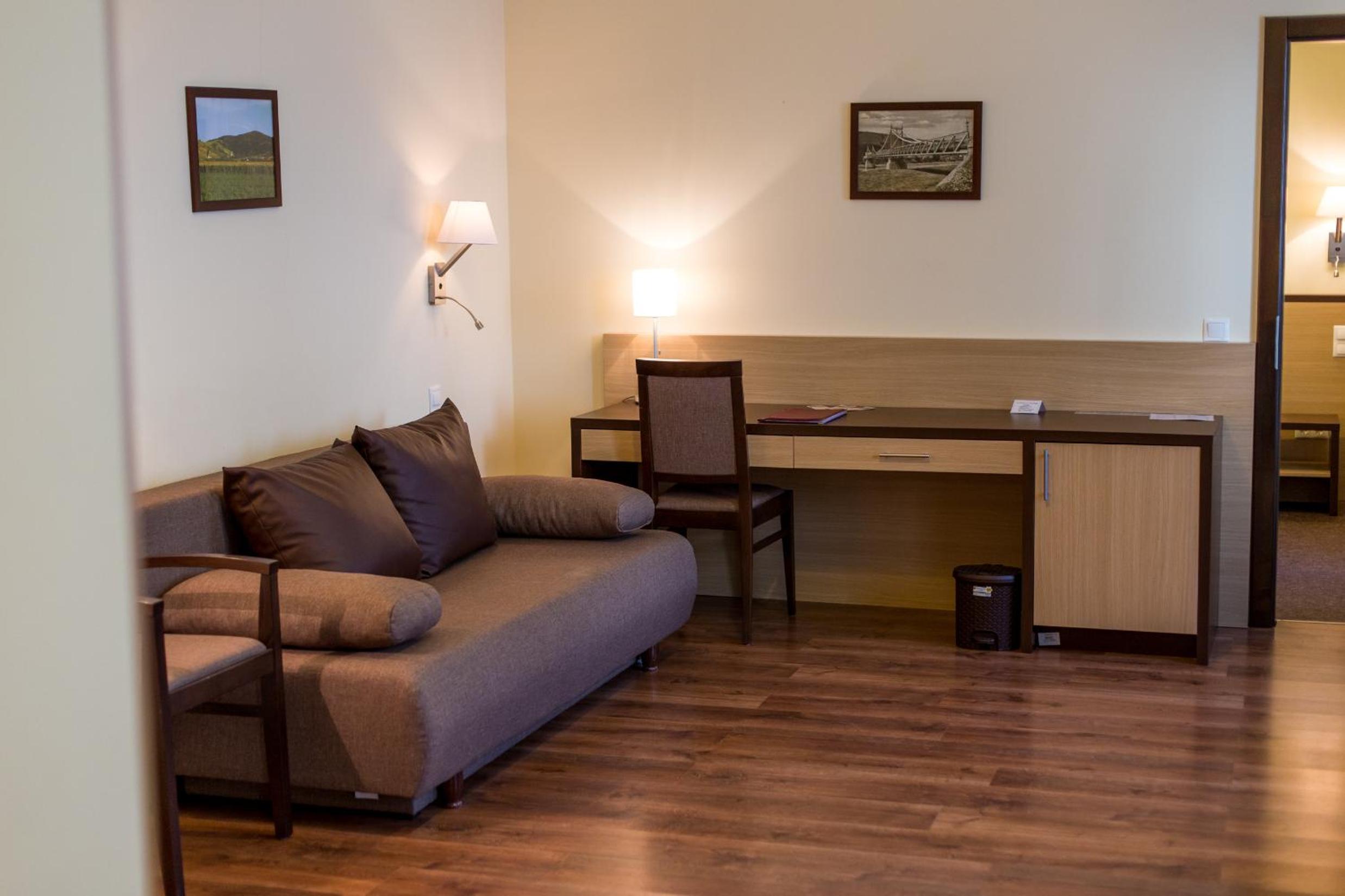One-Bedroom Apartment - Photo 11