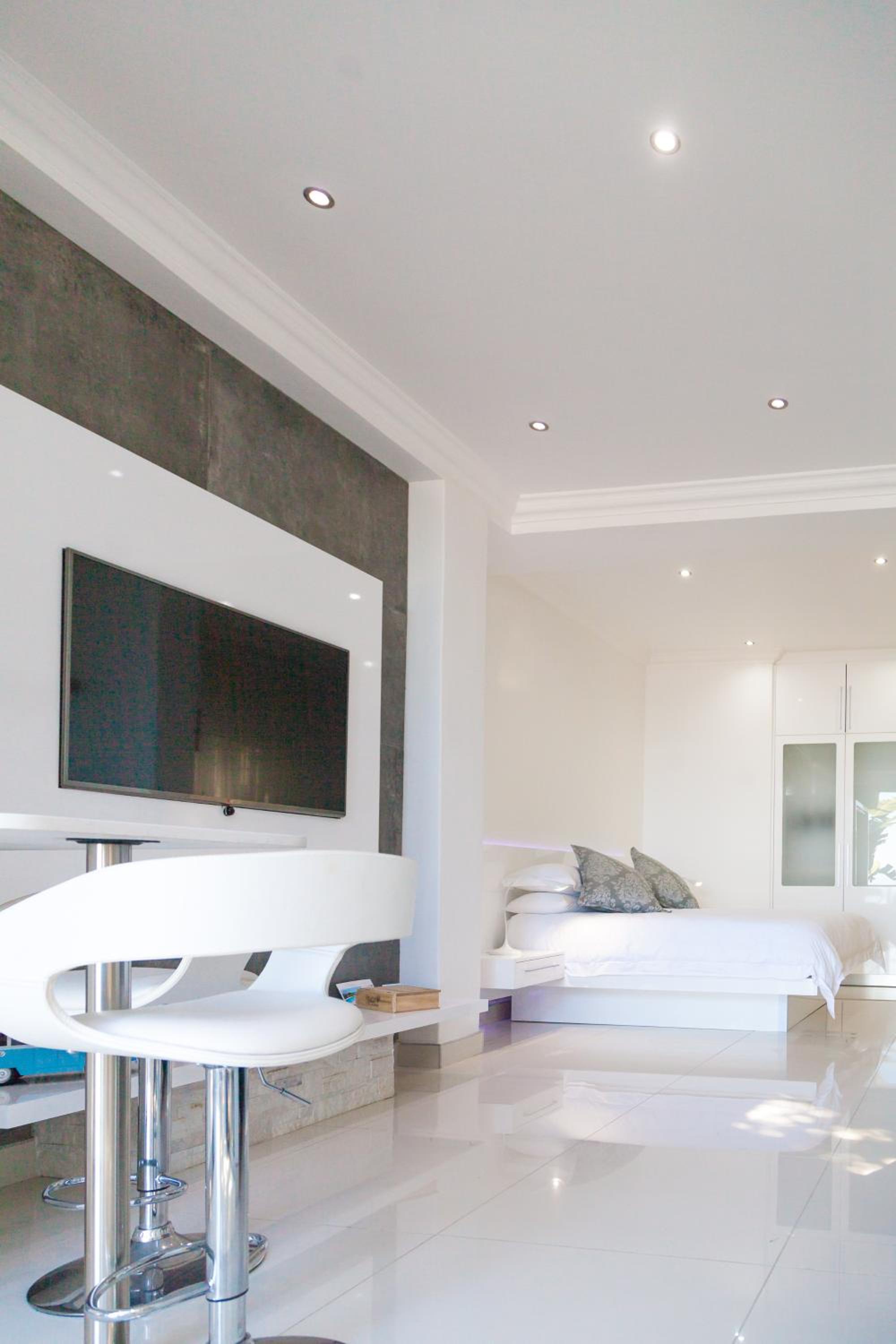 Executive Suite - Photo 18