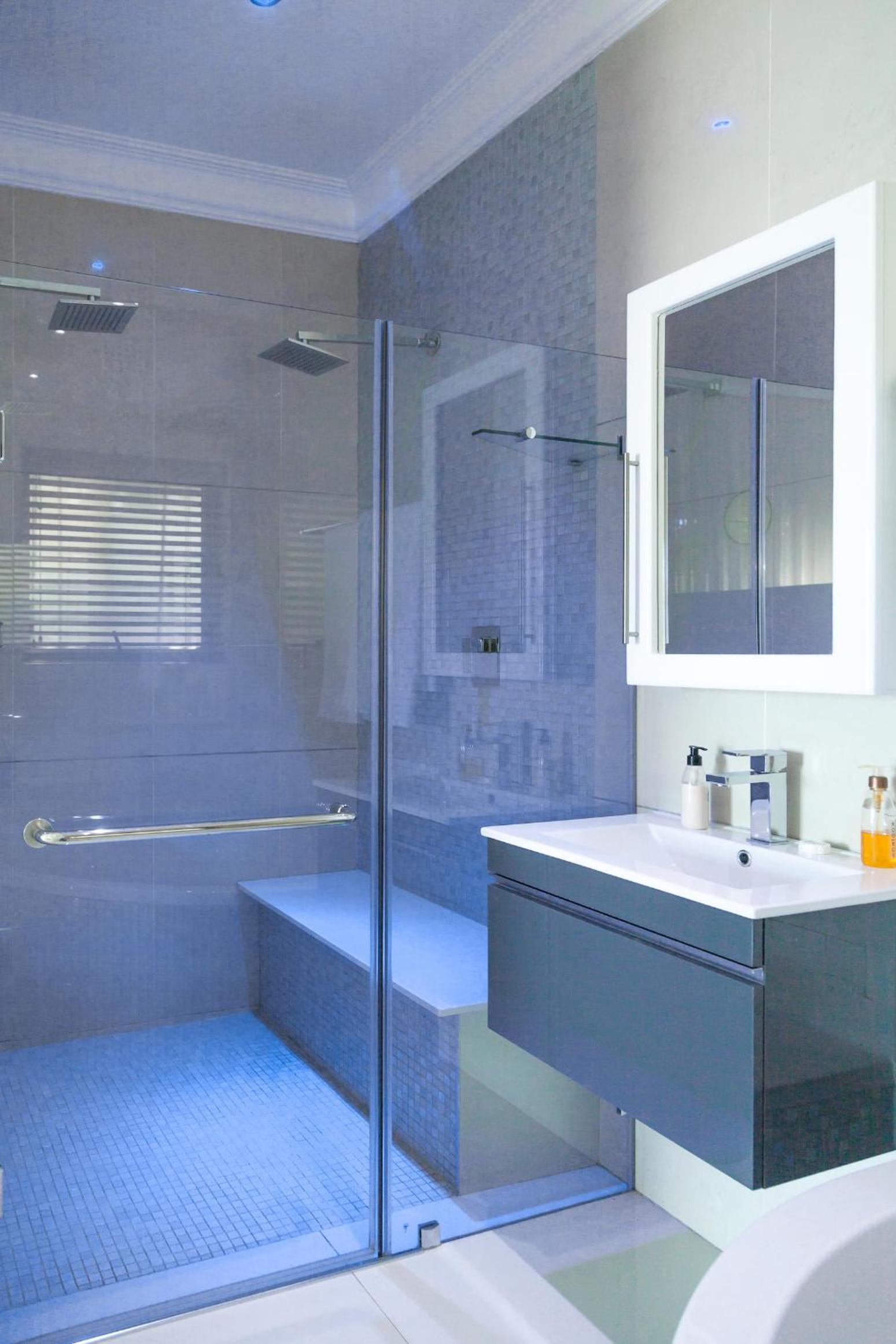 Executive Suite - Photo 17