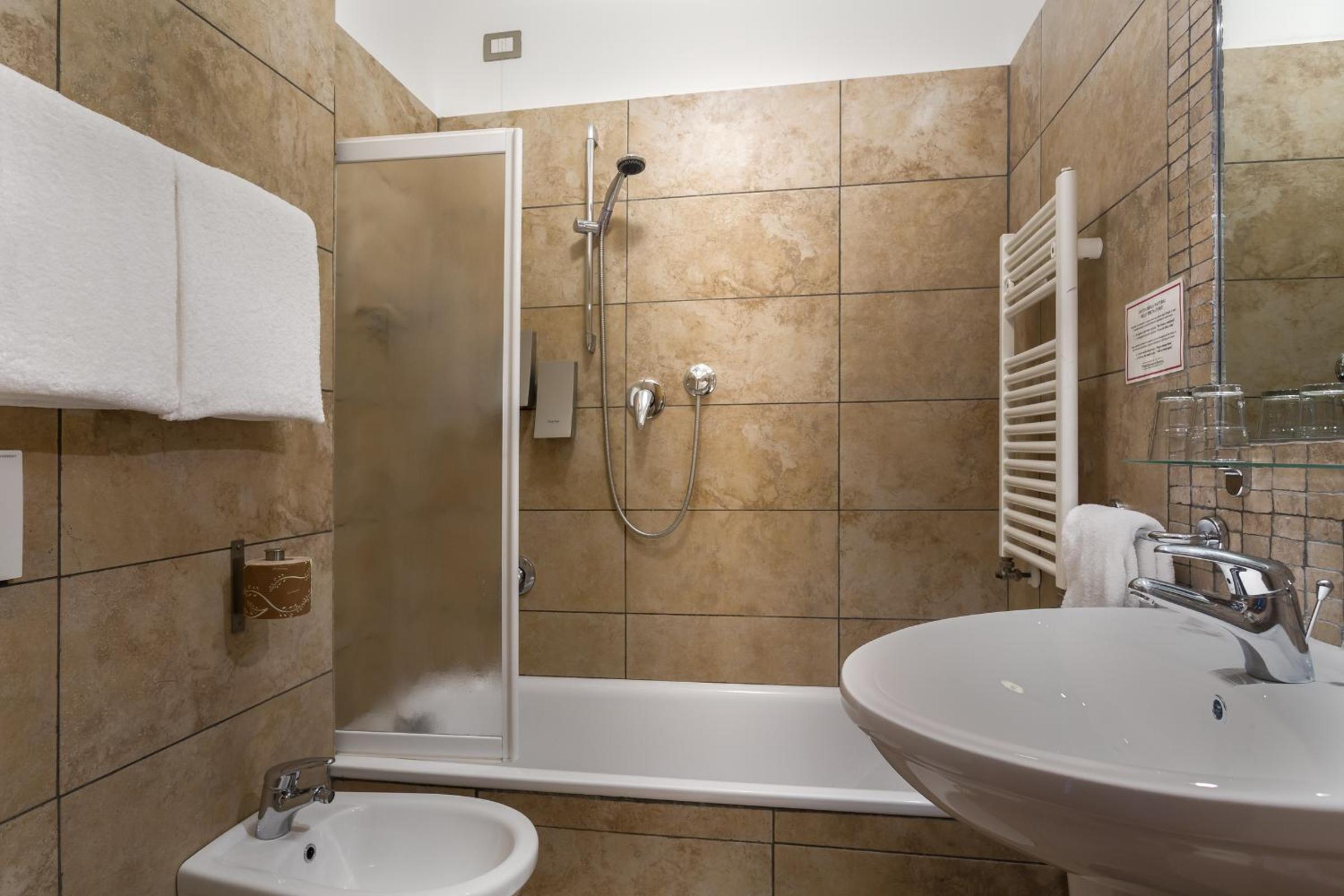 Classic Double or Twin Room photo 3