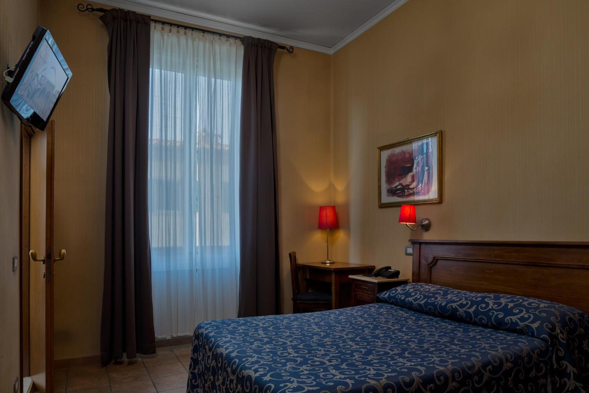 Double or Twin Room photo 3