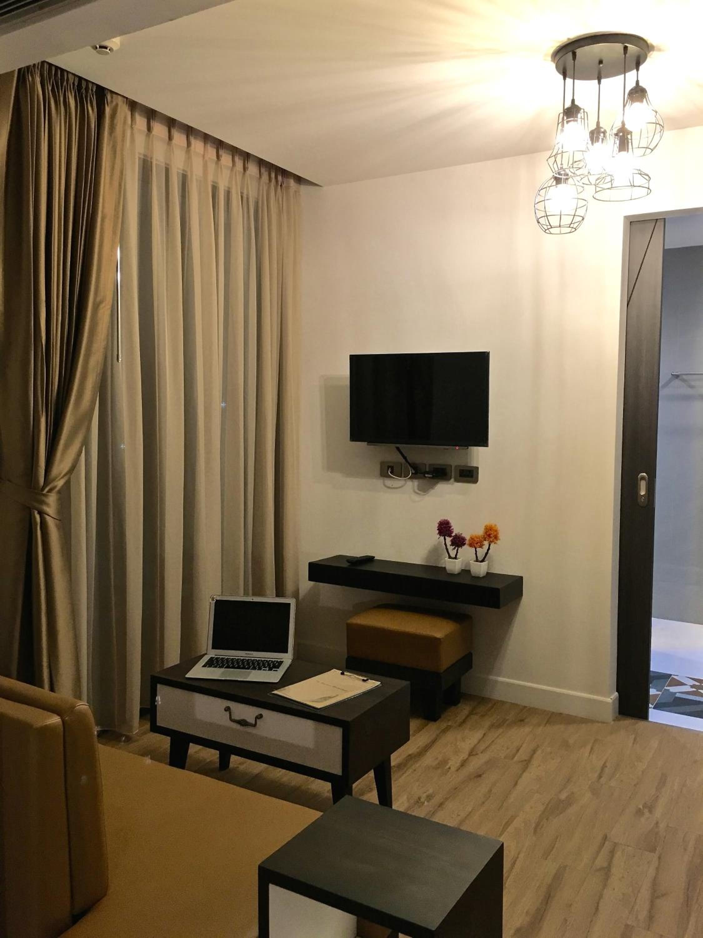 Deluxe Double Room - Photo 9