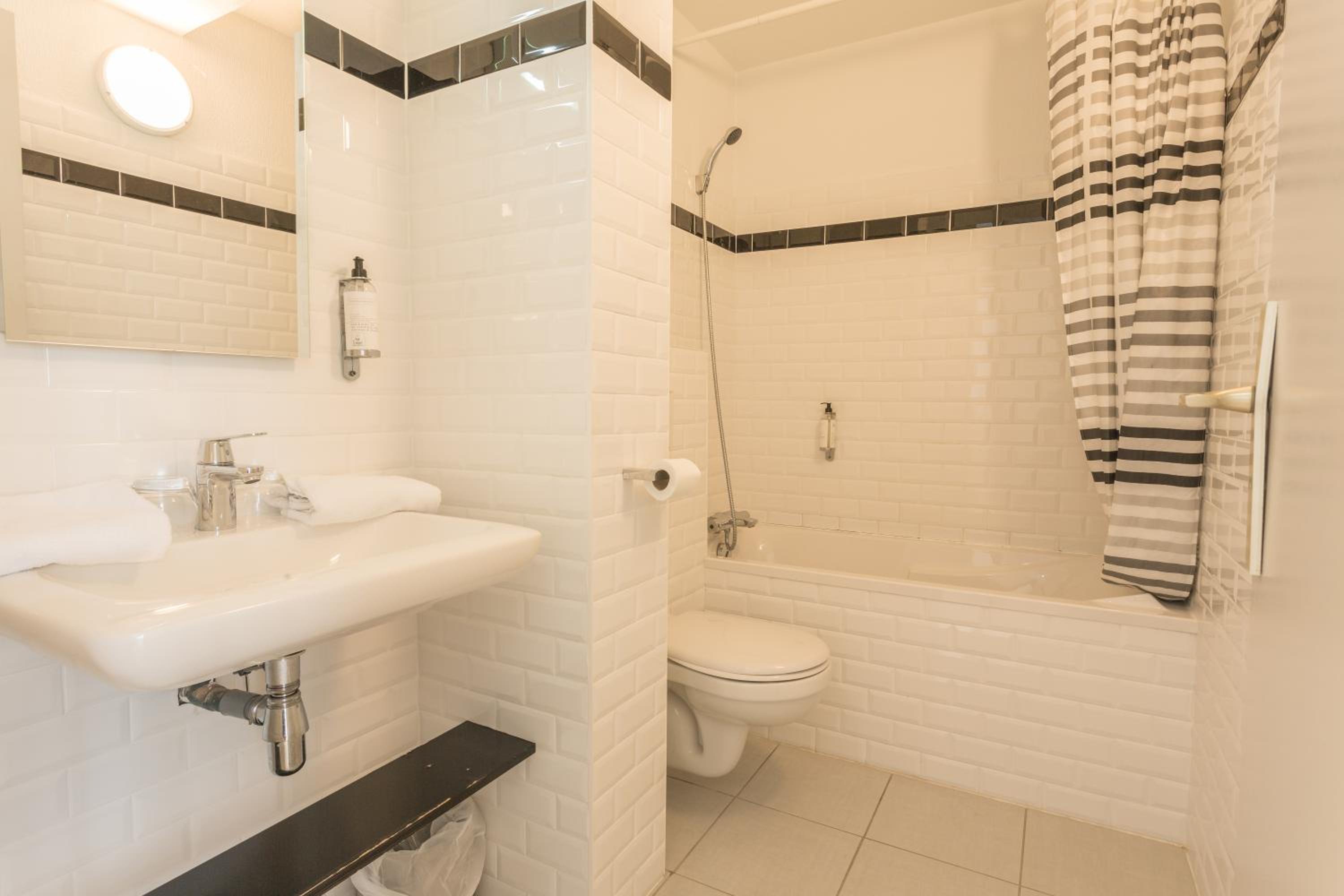 Double Room with Bath - Old City View - Photo 7