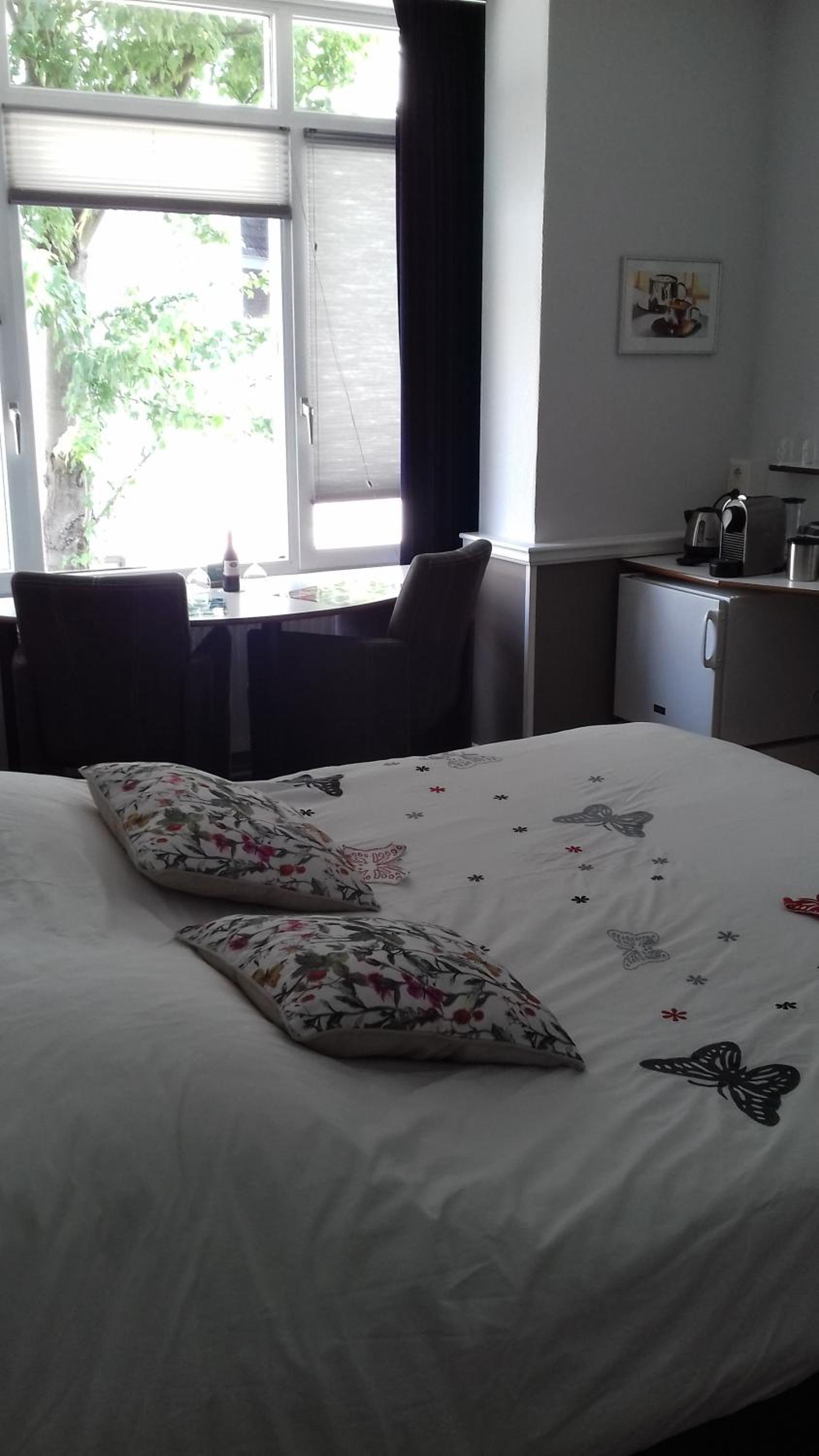 Double Room with Private Bathroom - Photo 17
