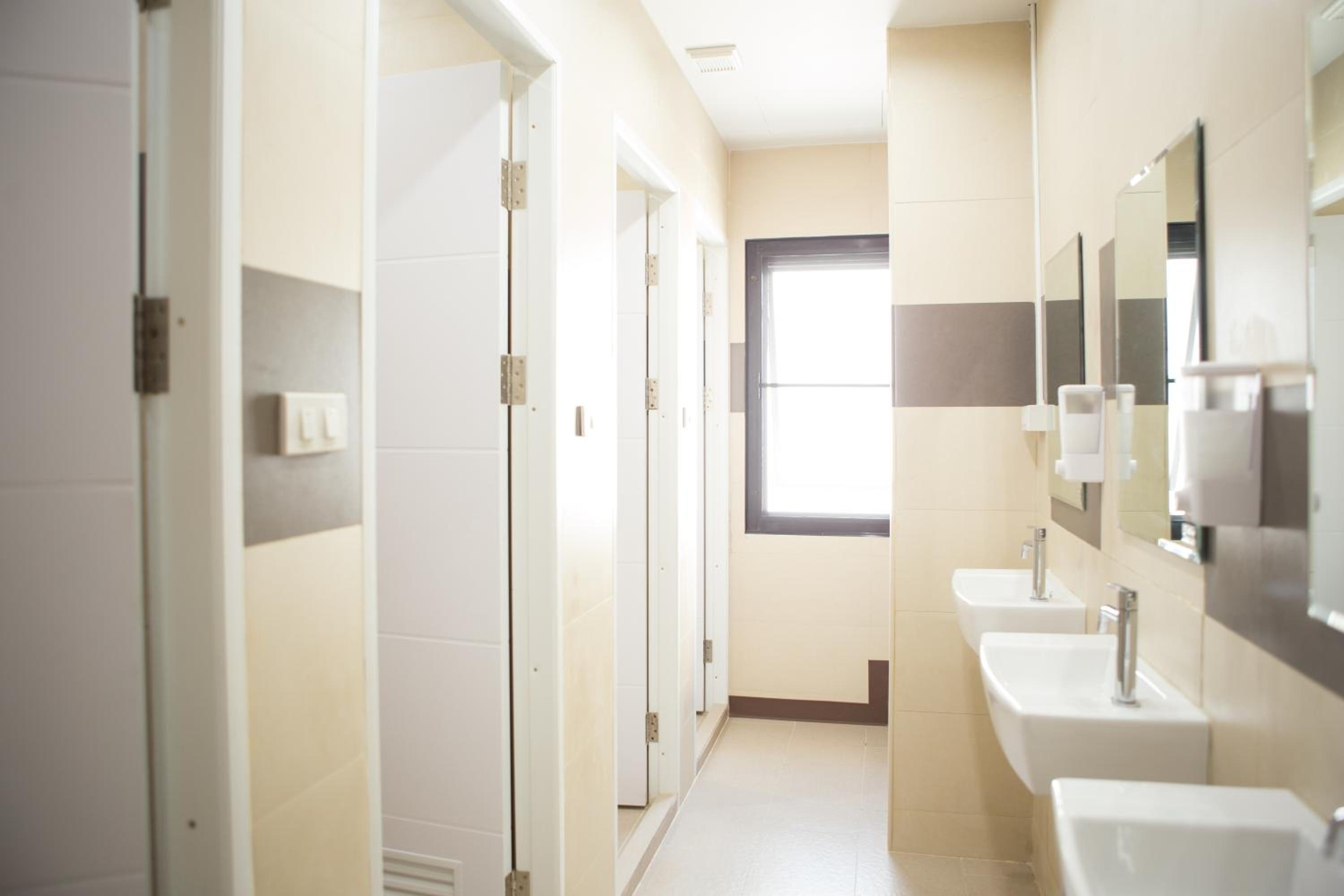 Family Room with Shared Bathroom photo 3