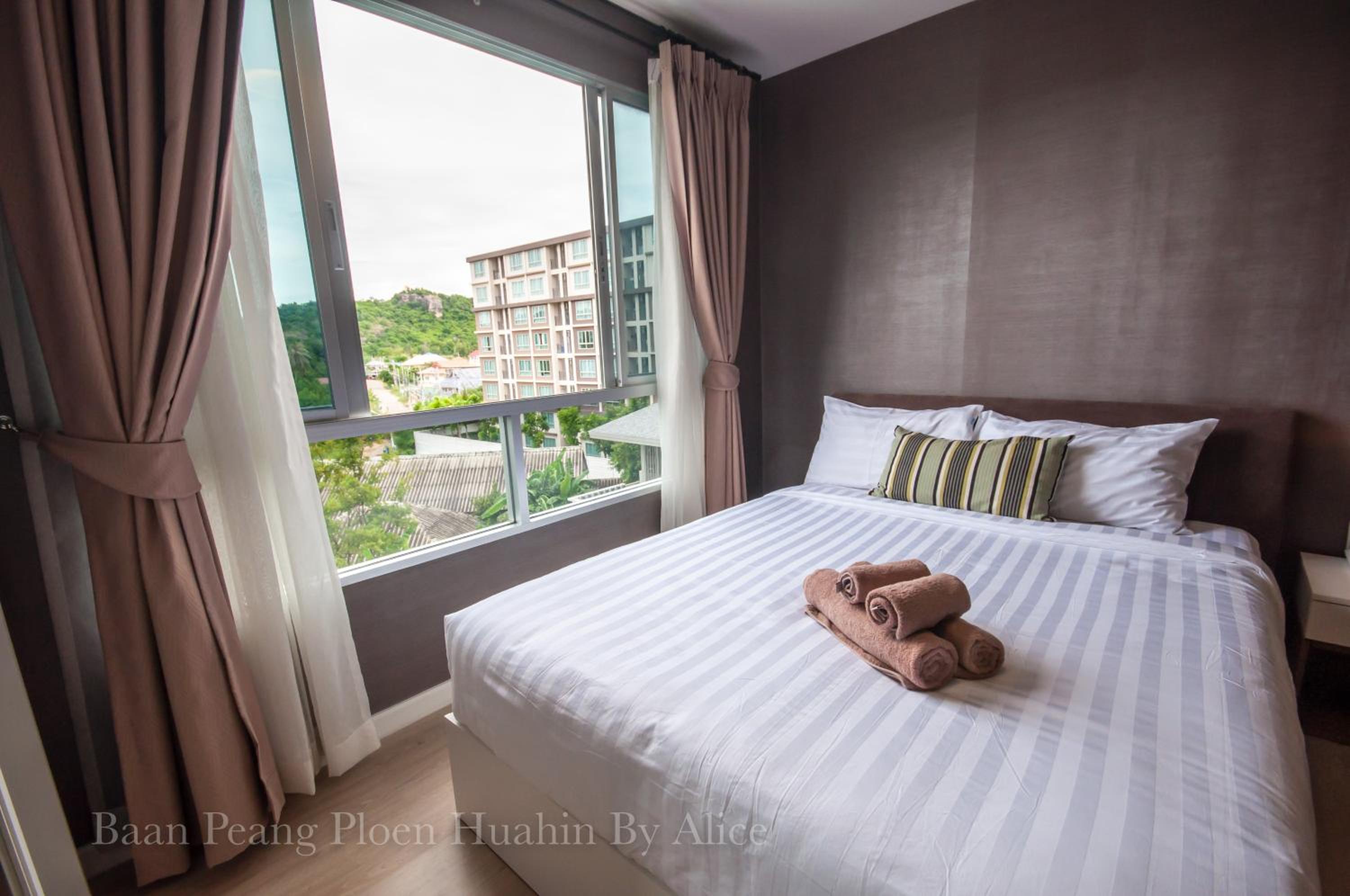 Apartment with Pool View - Photo 40