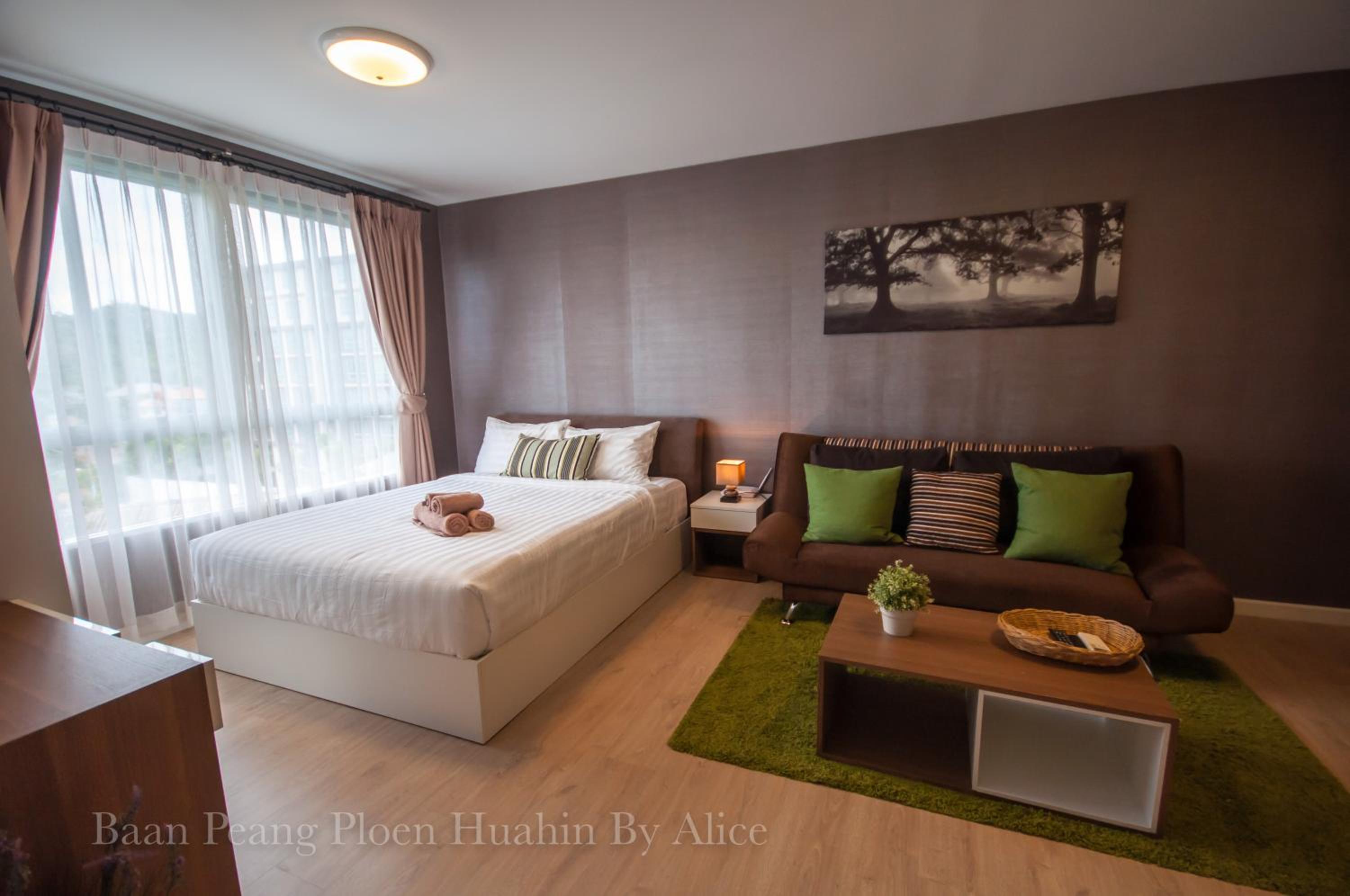 Apartment with Pool View - Photo 25