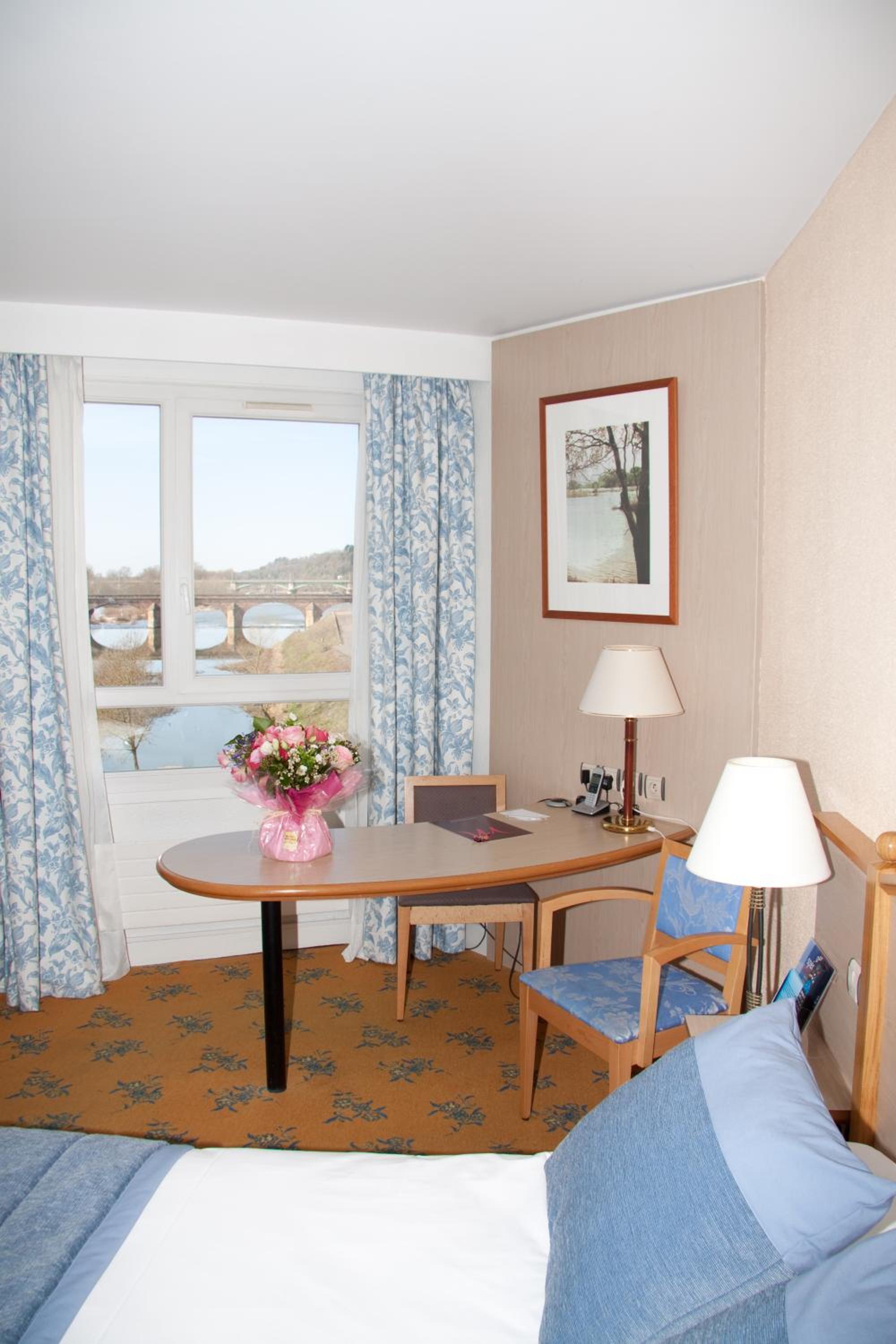 Standard Double Room with River View - Photo 5