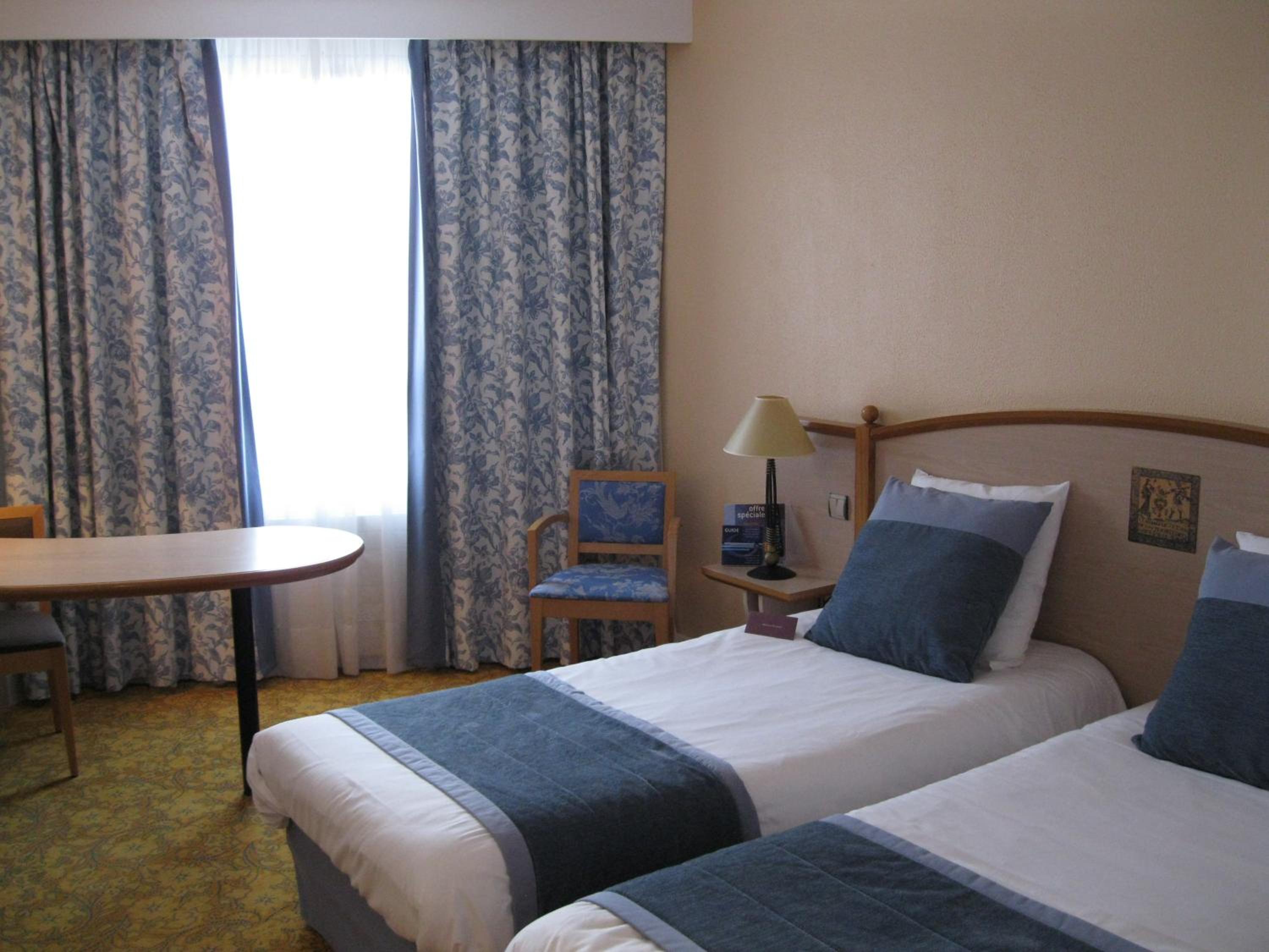Standard Twin Room with River View - Photo 2