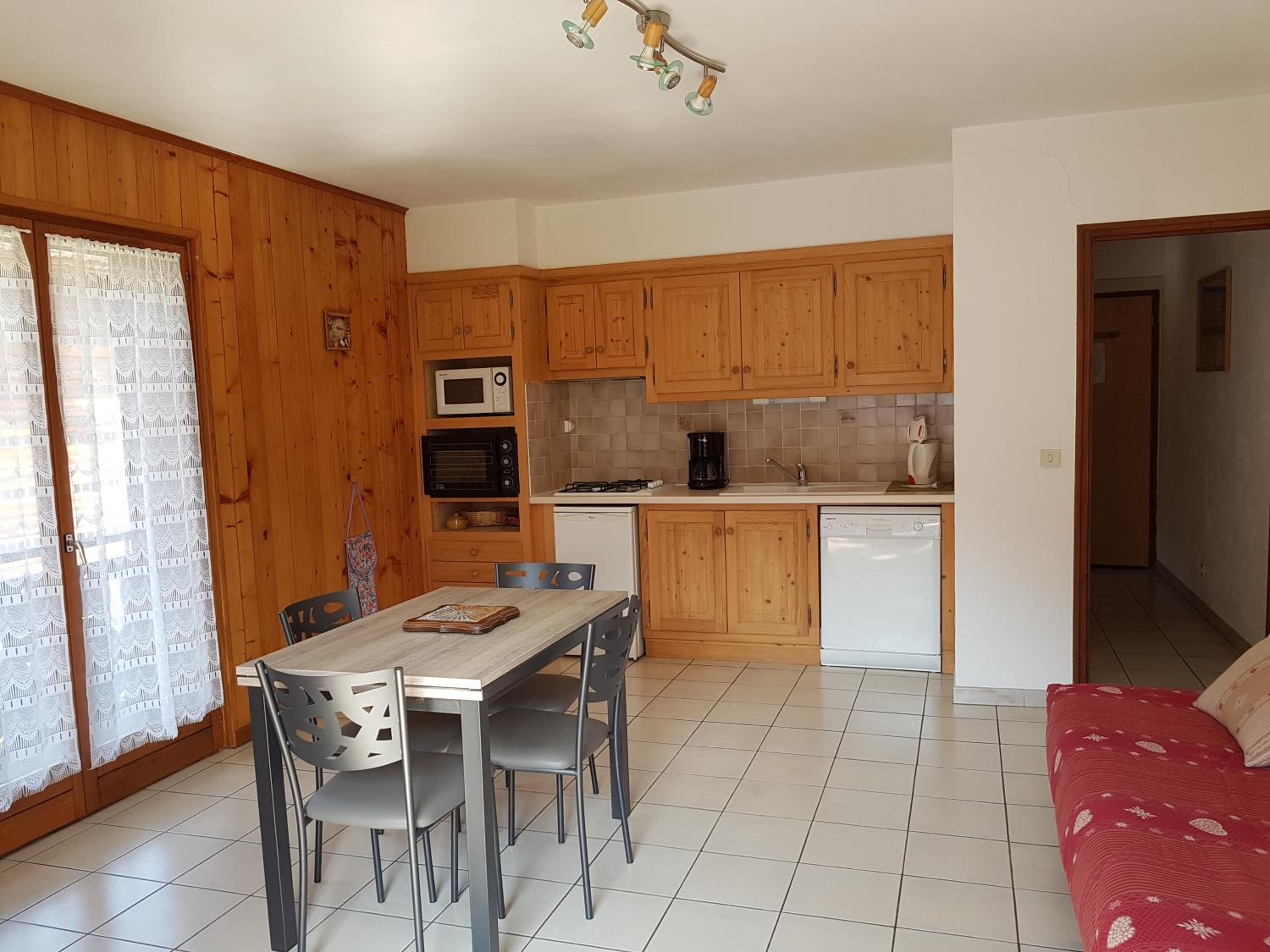 One Bedroom Apartment with Mountain View photo 3