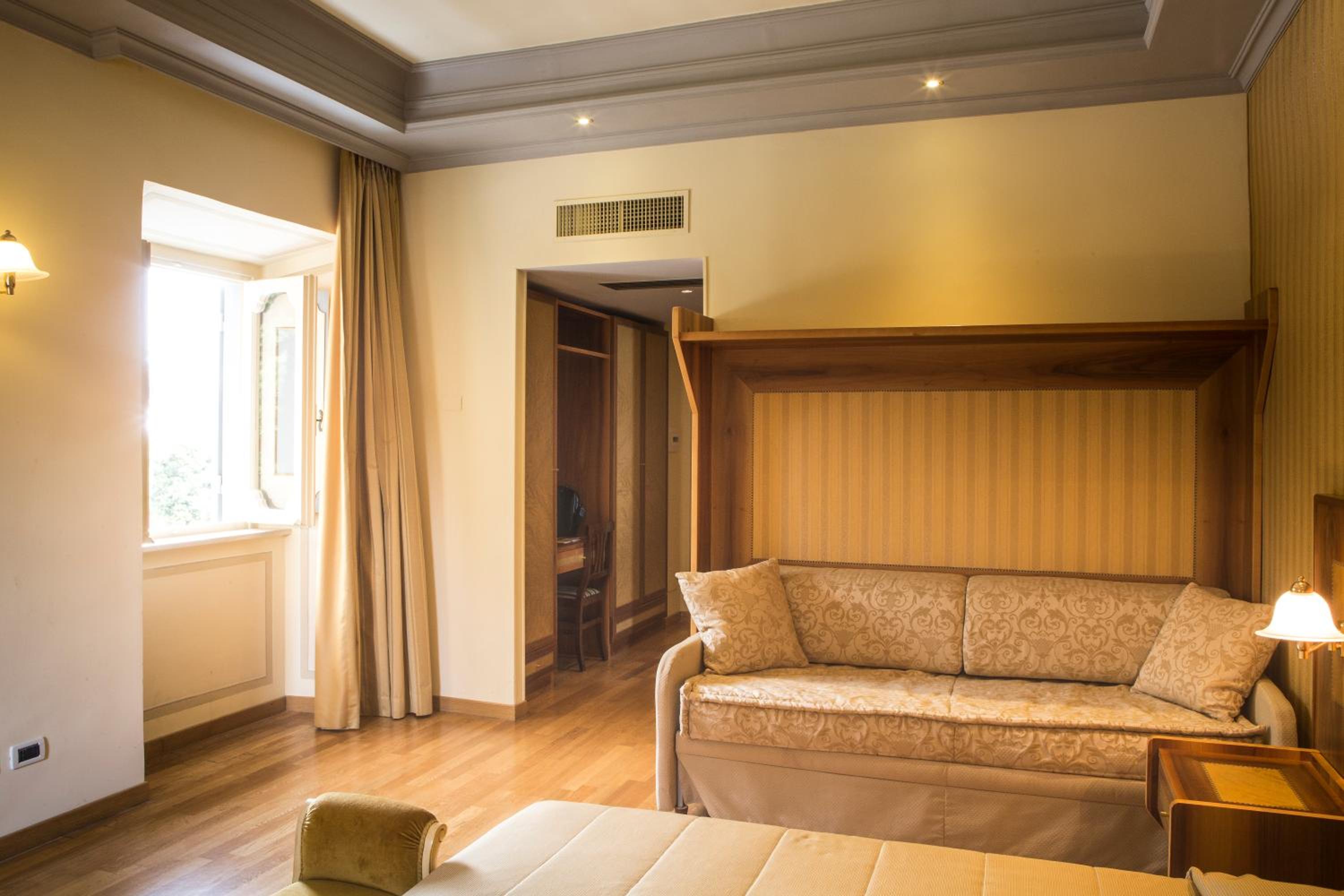Superior Triple Room - Photo 5