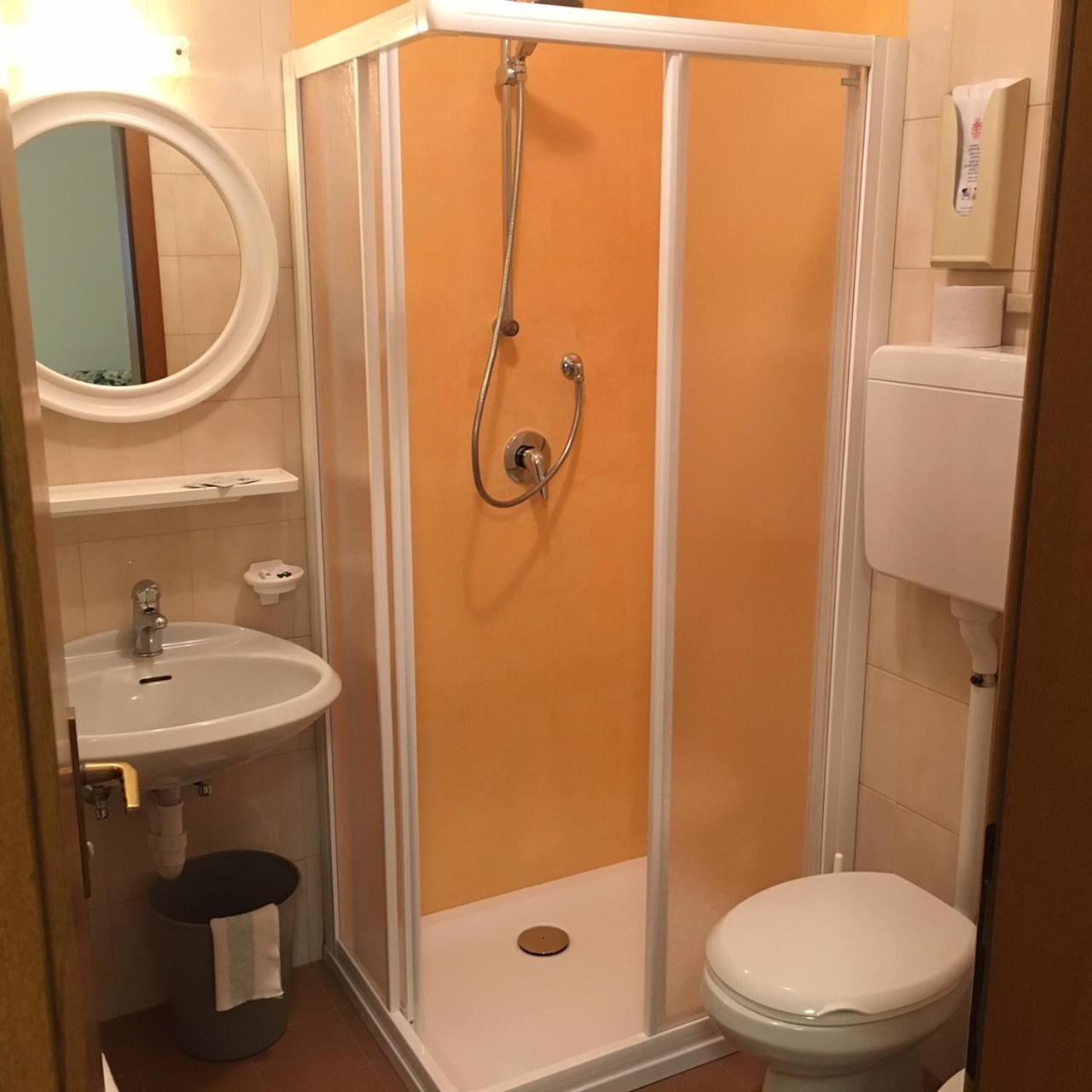 Economy Double or Twin Room photo 3
