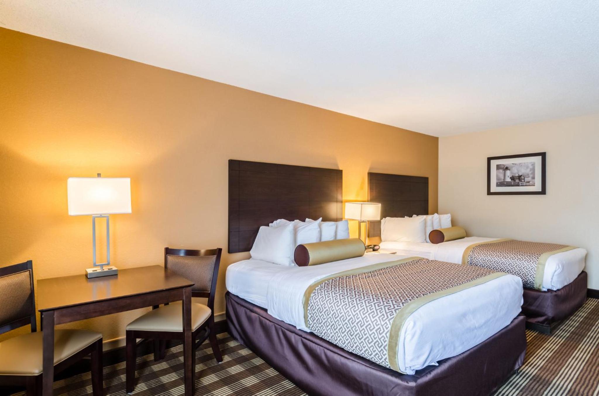 Queen Room with Two Queen Beds - Pet Friendly/Non-Smoking - Photo 2