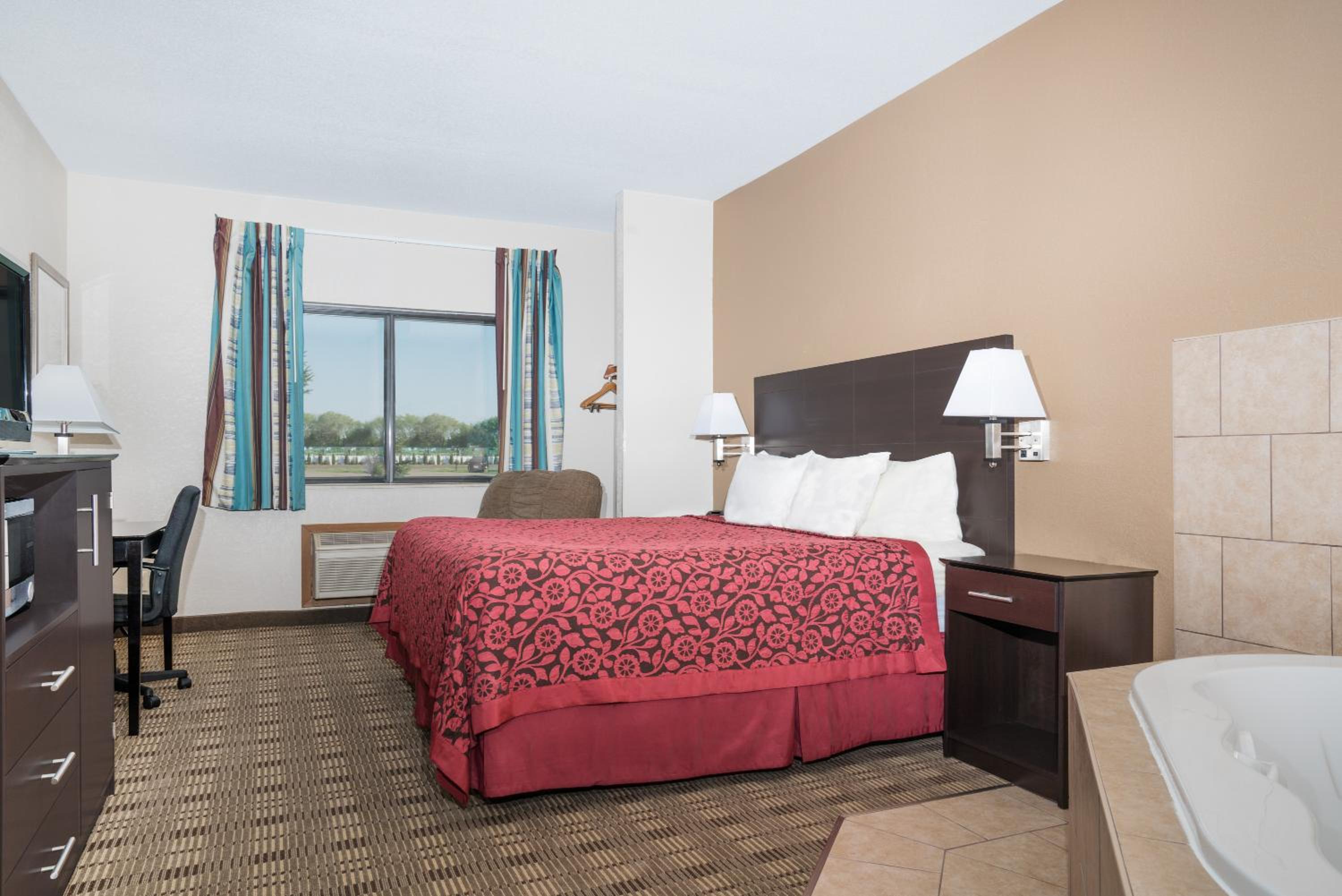 Deluxe King Studio Suite - Non-Smoking - Photo 1