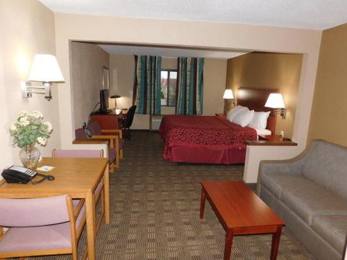 King Studio Suite - Non-Smoking - Photo 4