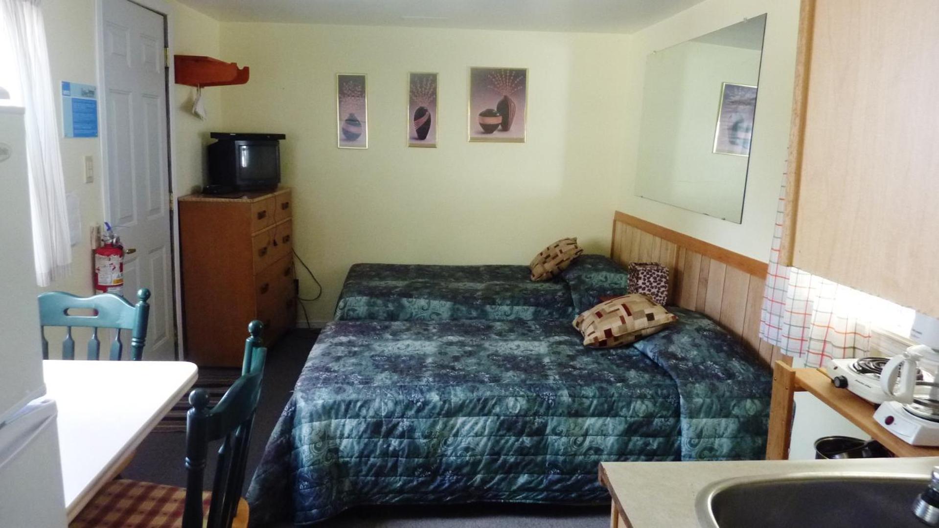 Double Room with Two Single Beds photo 3