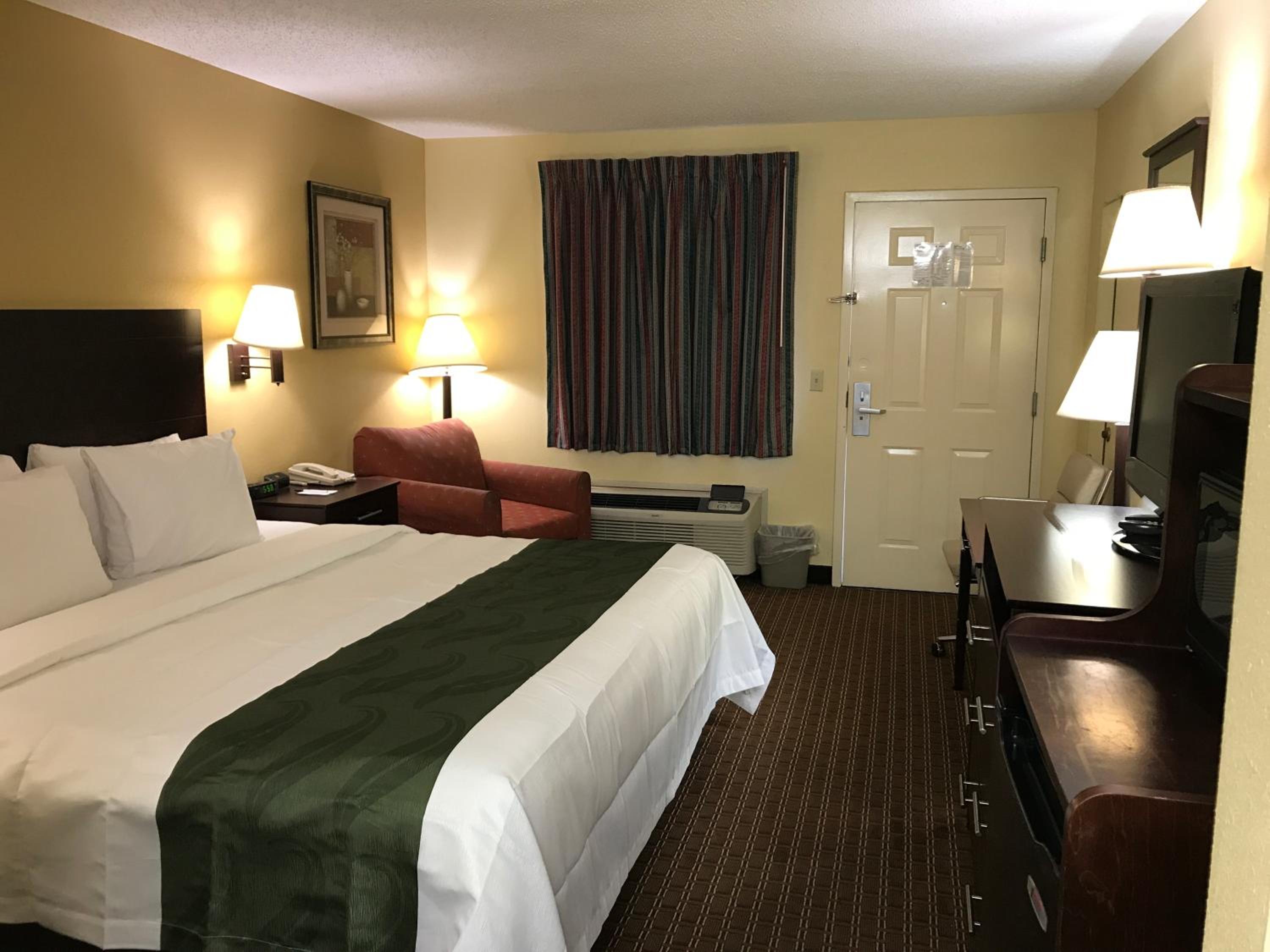 King Room - Non-Smoking - Photo 6