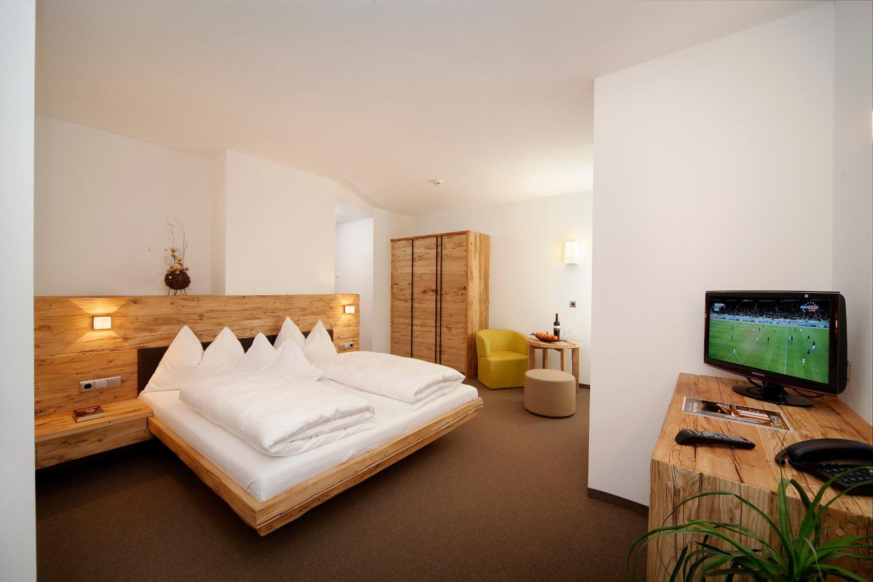 Comfort Double Room with Balcony and Mountain View
