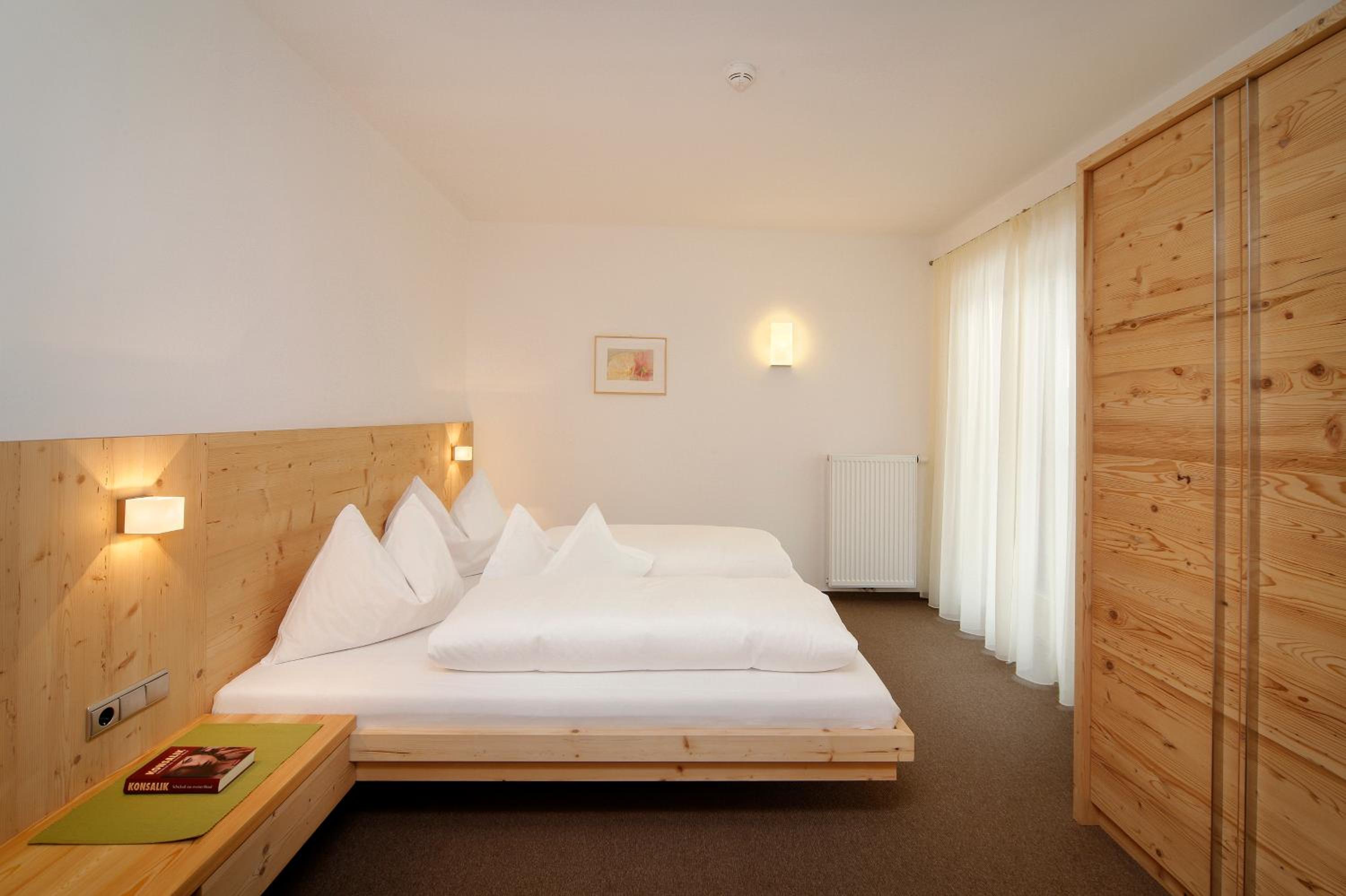Suite with Balcony and Mountain View