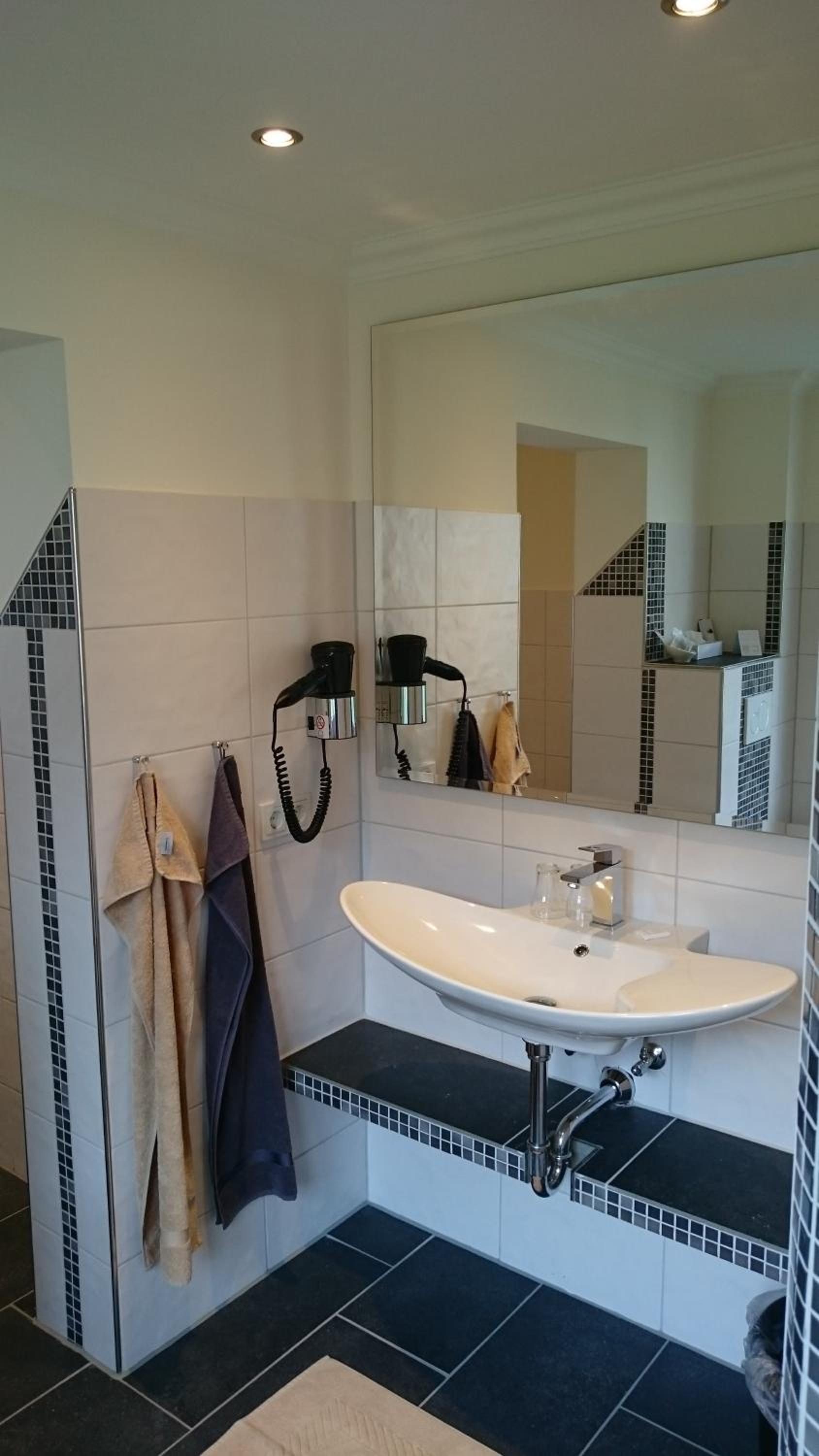 Deluxe Double Room with Balcony photo 3