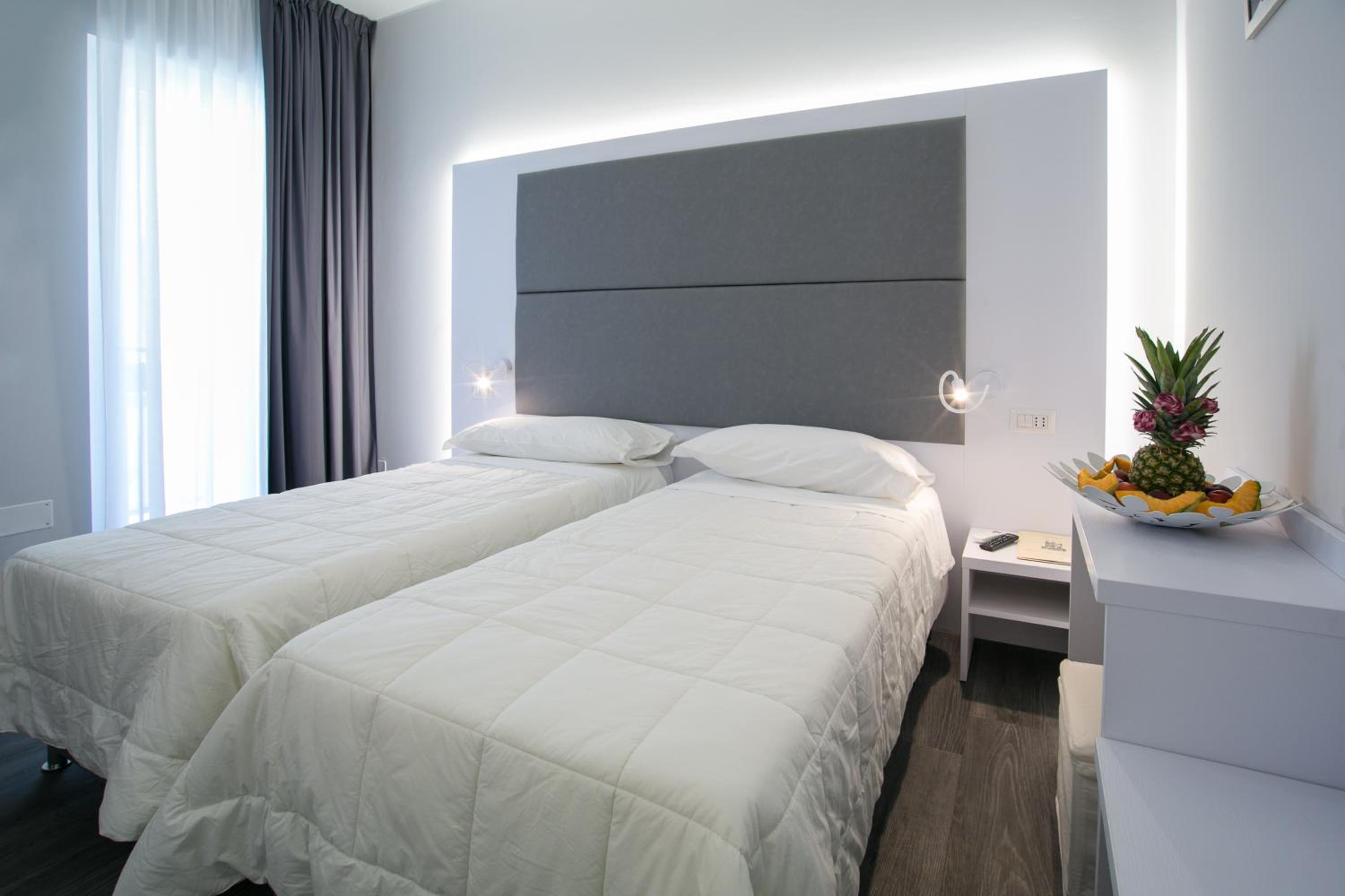Standard Double Room - Photo 6
