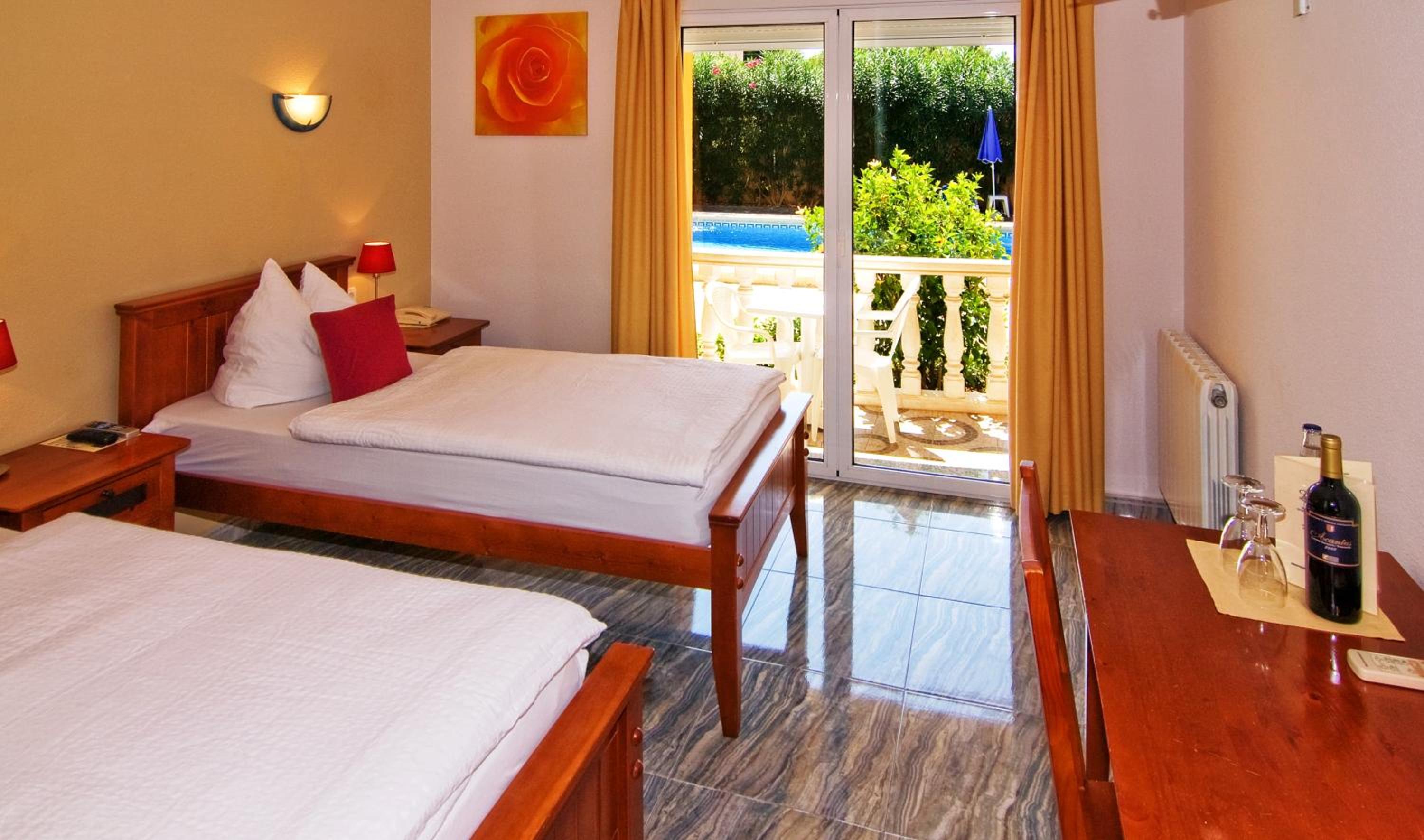 Double Room with Terrace - Photo 1