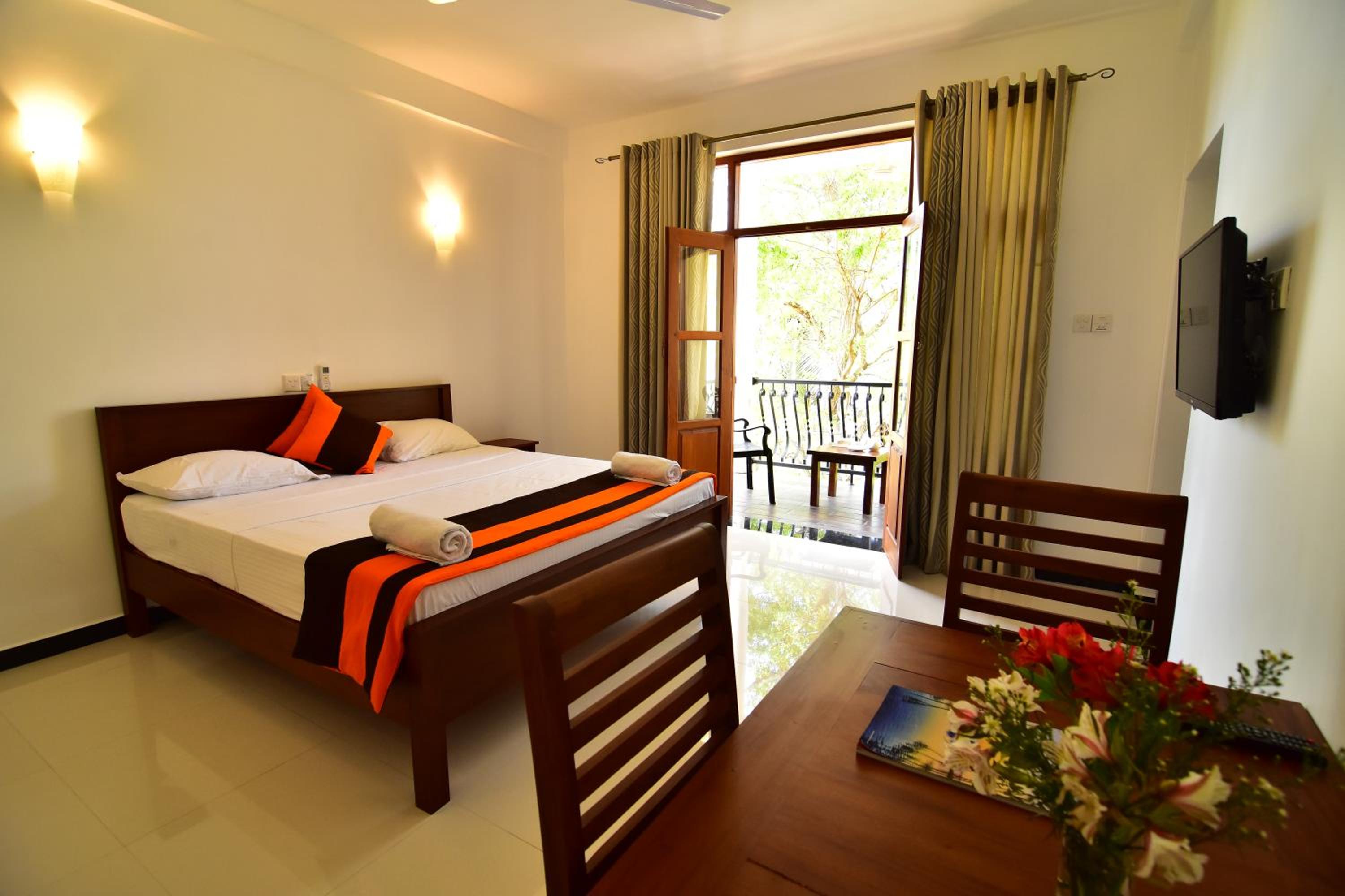 Deluxe Double Room with Balcony photo 1