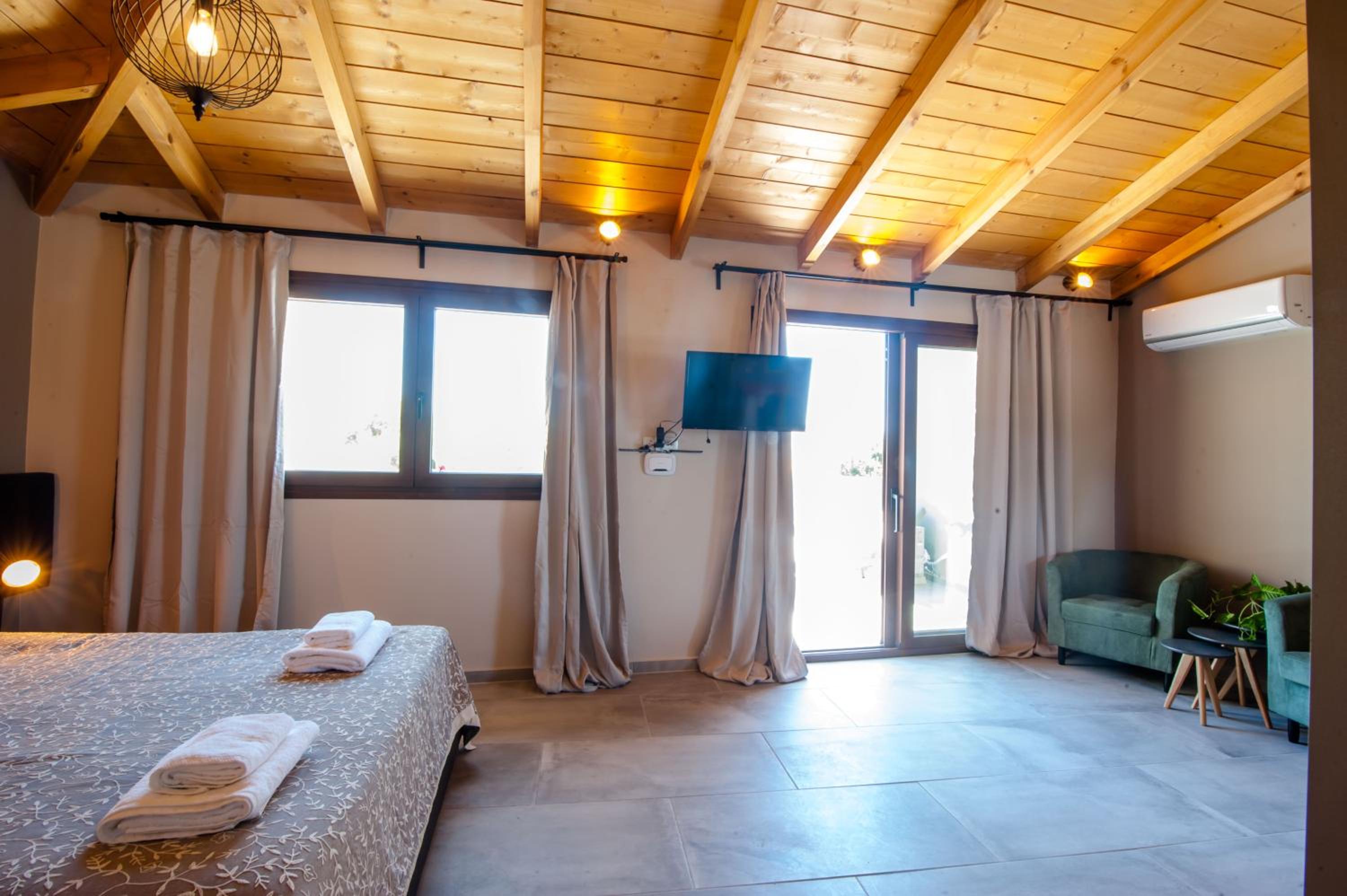 Junior Suite with Terrace and Sea View photo 3