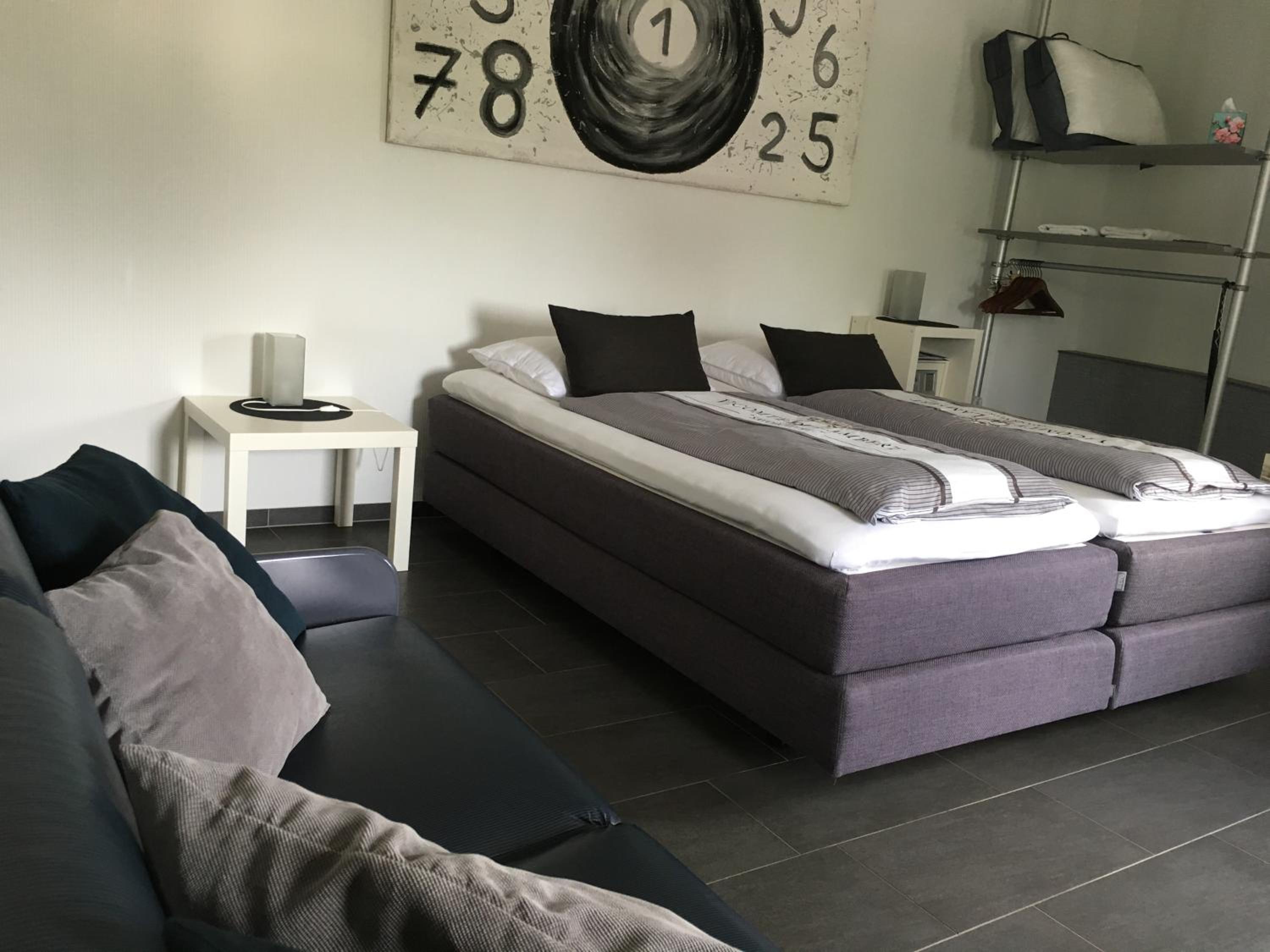Standard Double Room - Photo 13