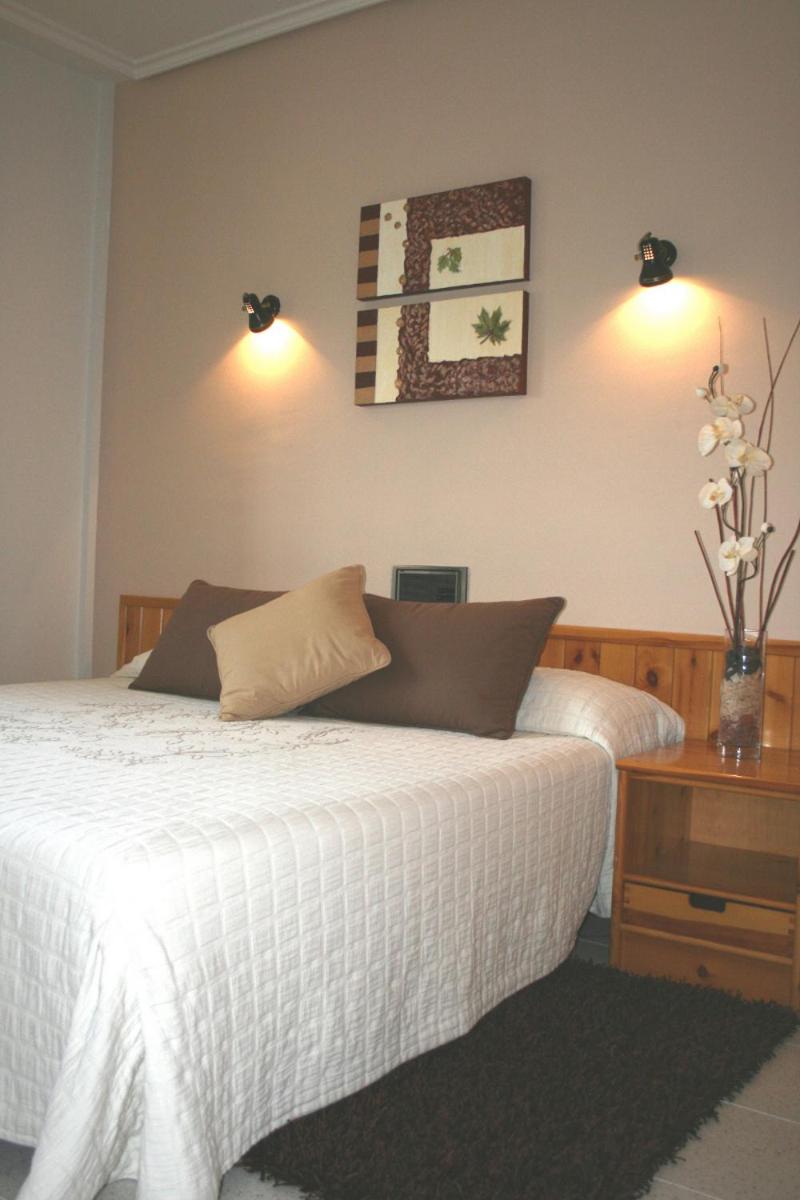 Standard King Room photo 3