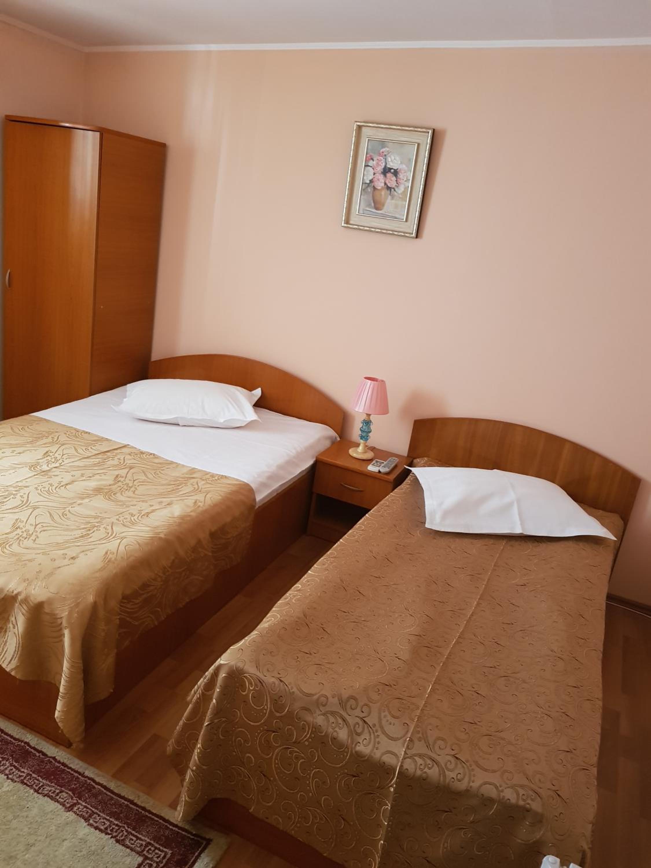 Twin Room - Photo 1