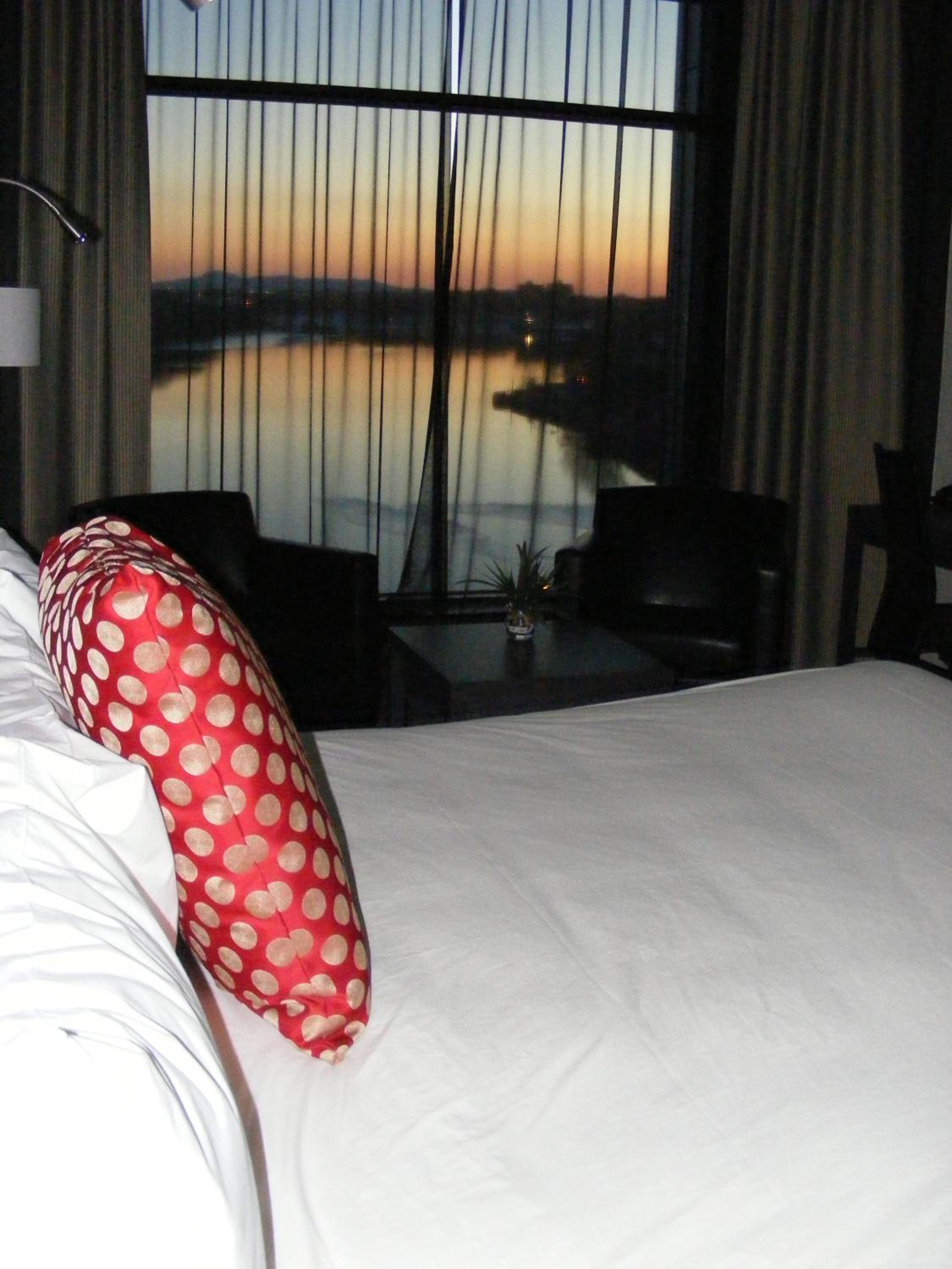 Deluxe King Room - Photo 2