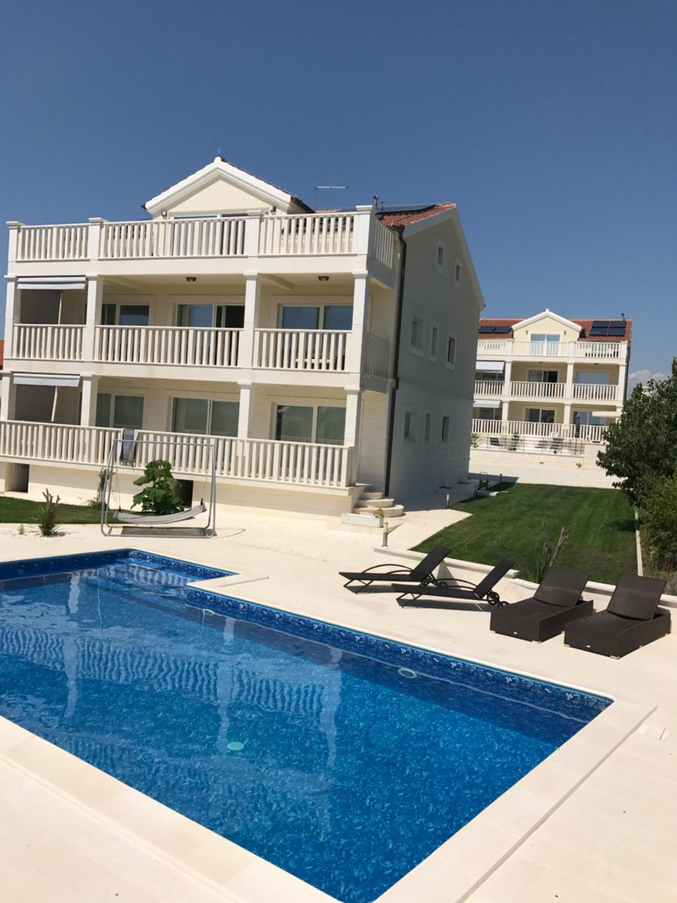 Three-Bedroom Apartment with Balcony photo 3