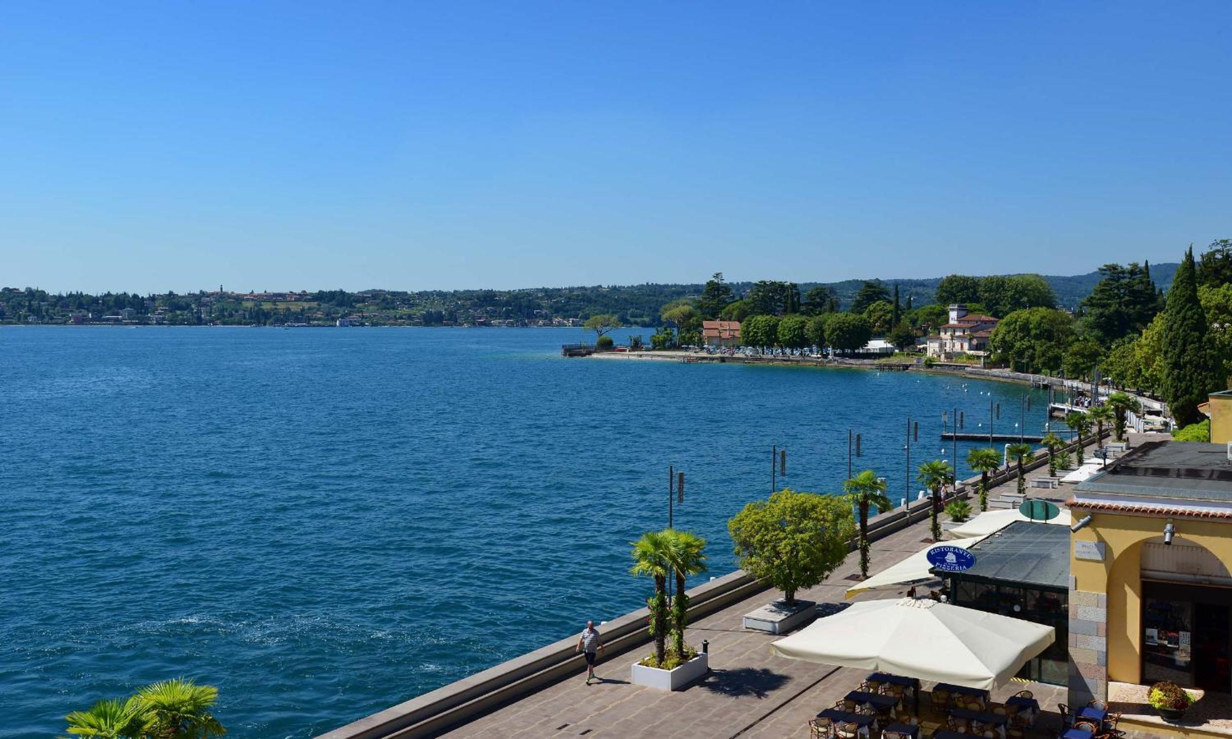 Double or Twin Room with Partial Lake View and Balcony - Photo 6