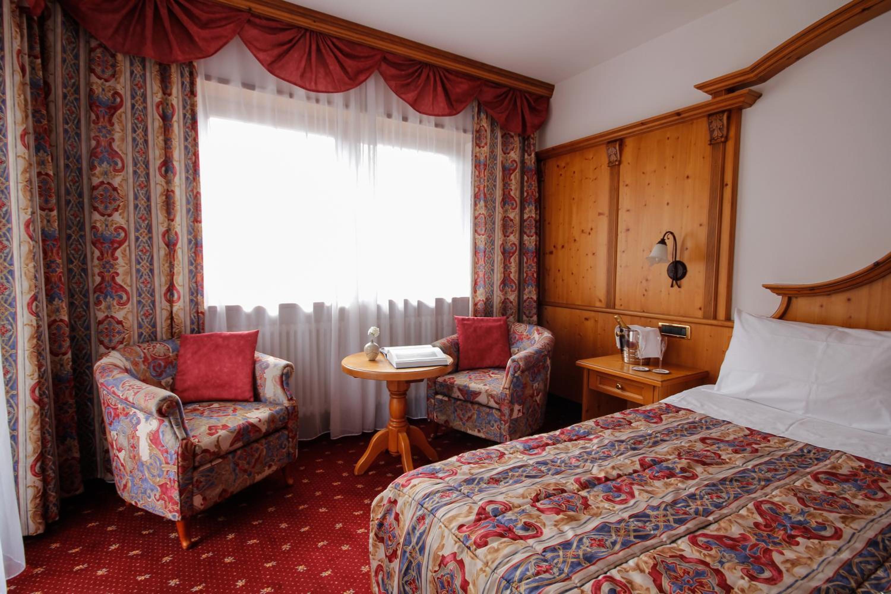 Deluxe Double or Twin Room with Mountain View photo 1