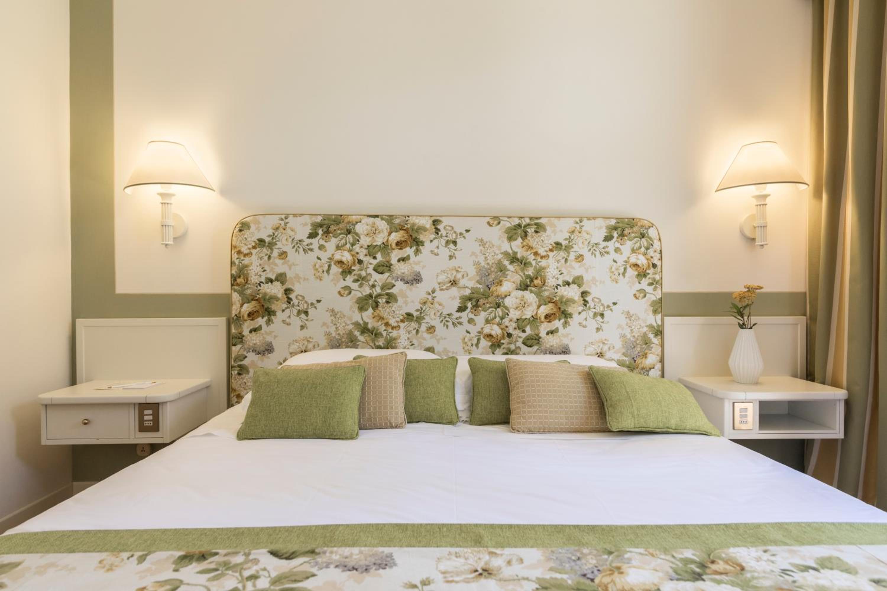 Standard Double or Twin Room - Photo 1