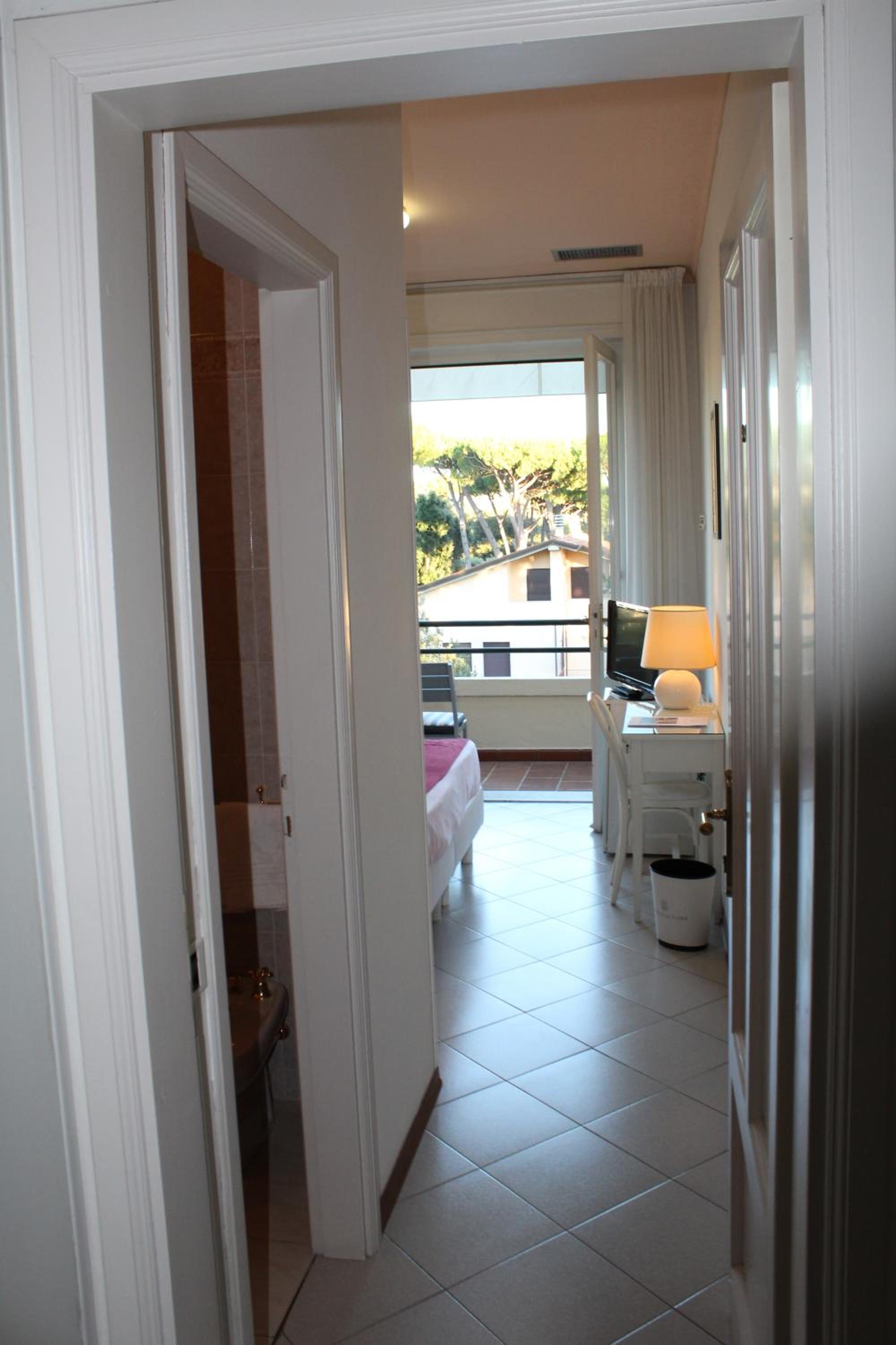 Double Room - Photo 33