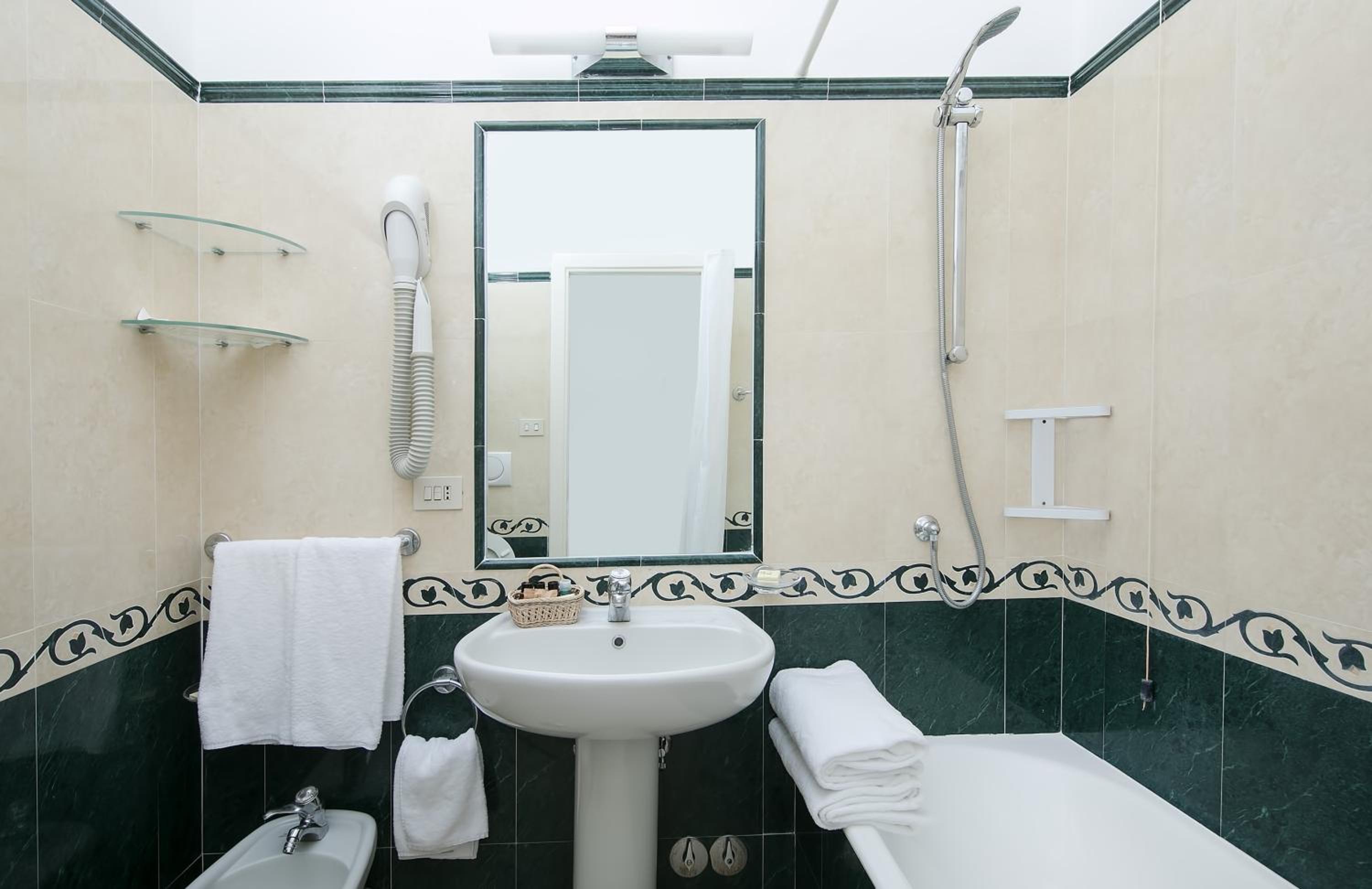 Double Room with Sea View - Photo 6