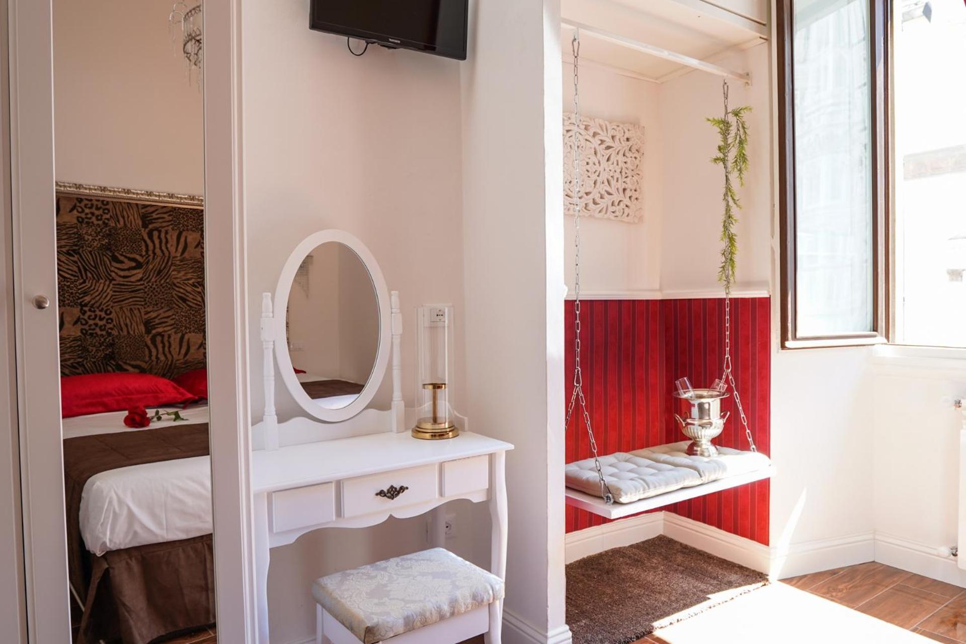 Double Room with Private External Bathroom photo 1