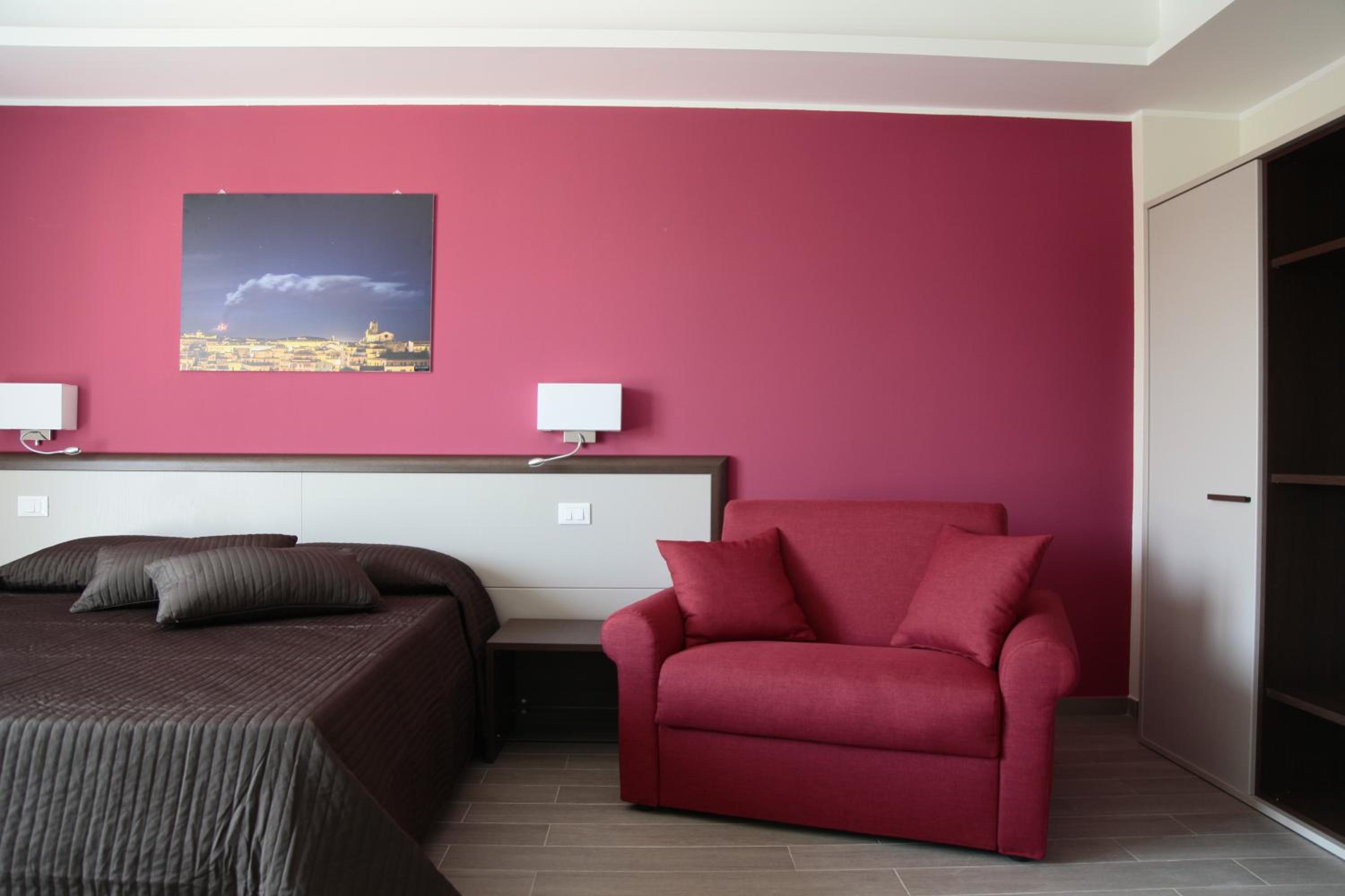 Large Double Room photo 3