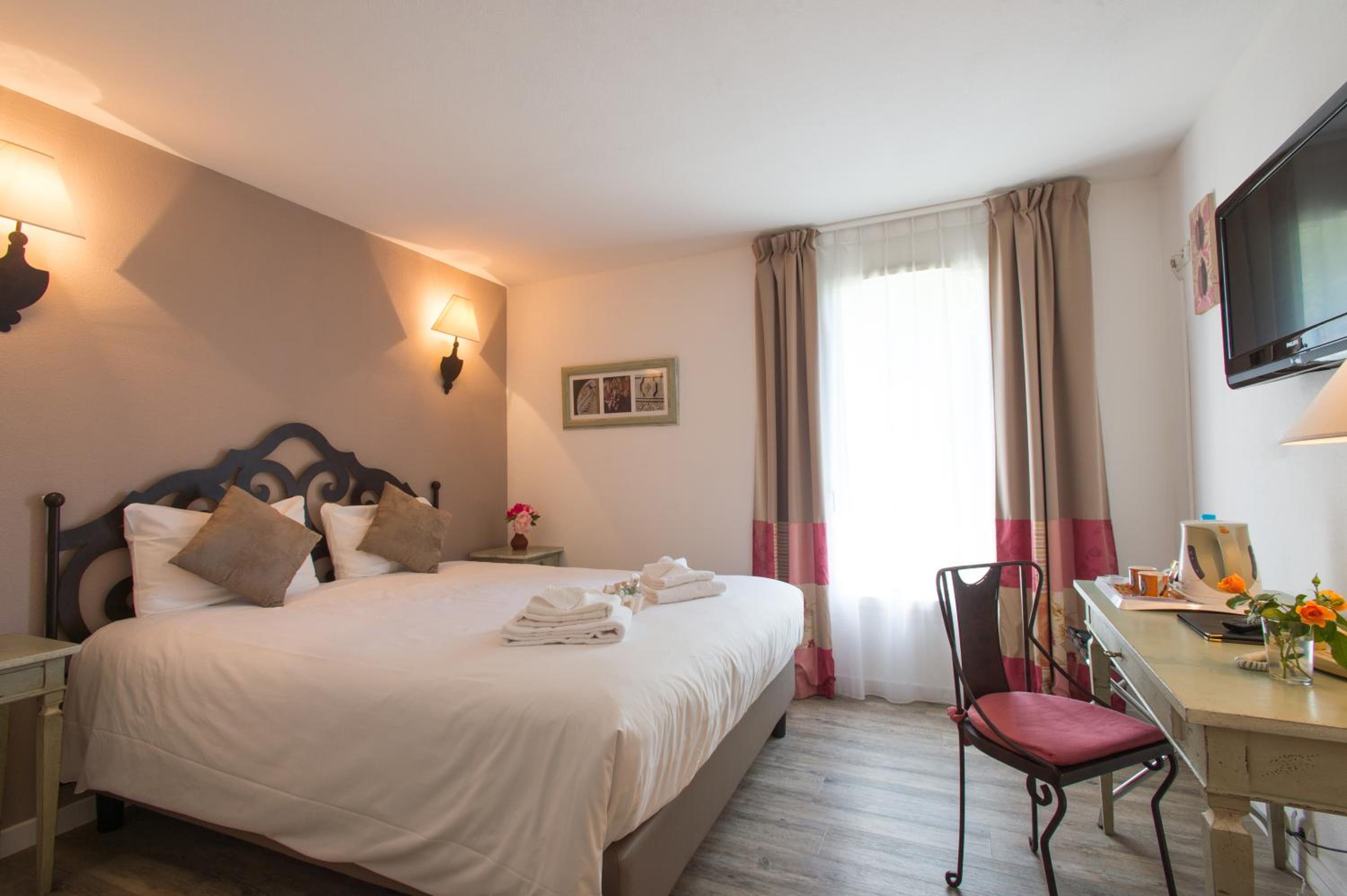 Comfort Queen Room - Non-Smoking  - Photo 5