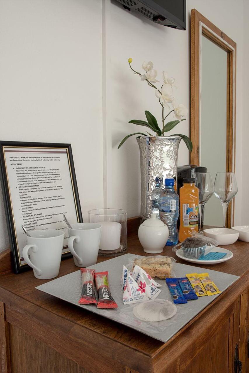 Double Room with Private Bathroom - Photo 12