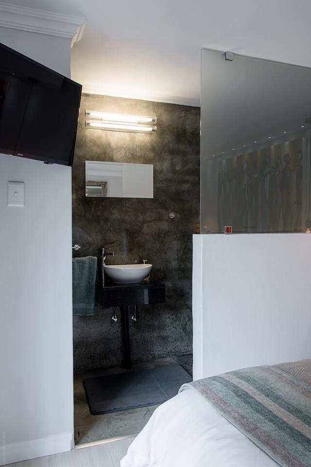 Deluxe Double Room - Photo 21