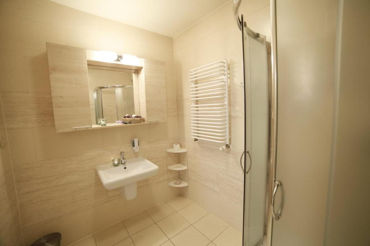 Economy Twin Room - Photo 2