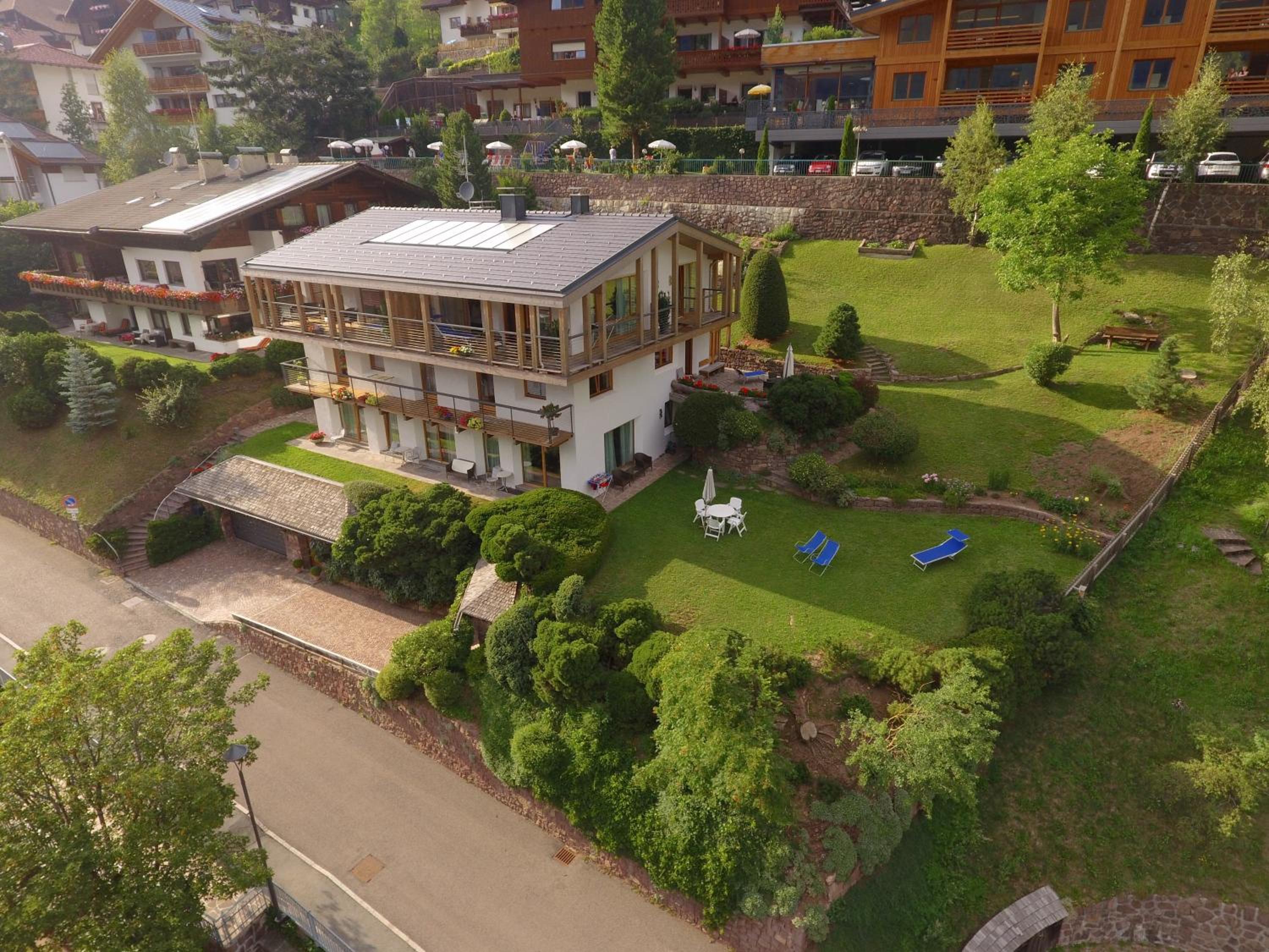 One-Bedroom Apartment with Garden View photo 2