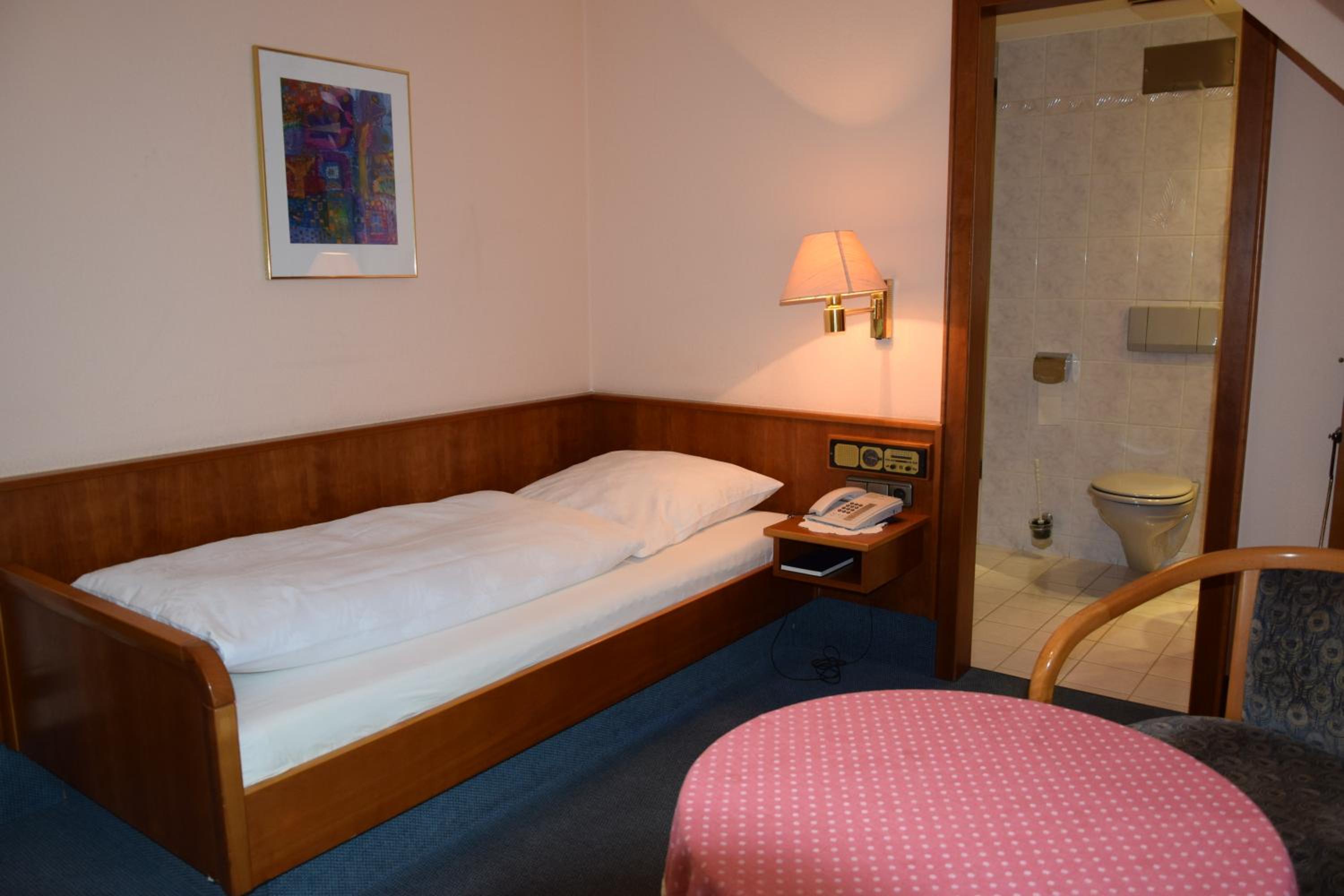 Single Room photo 3