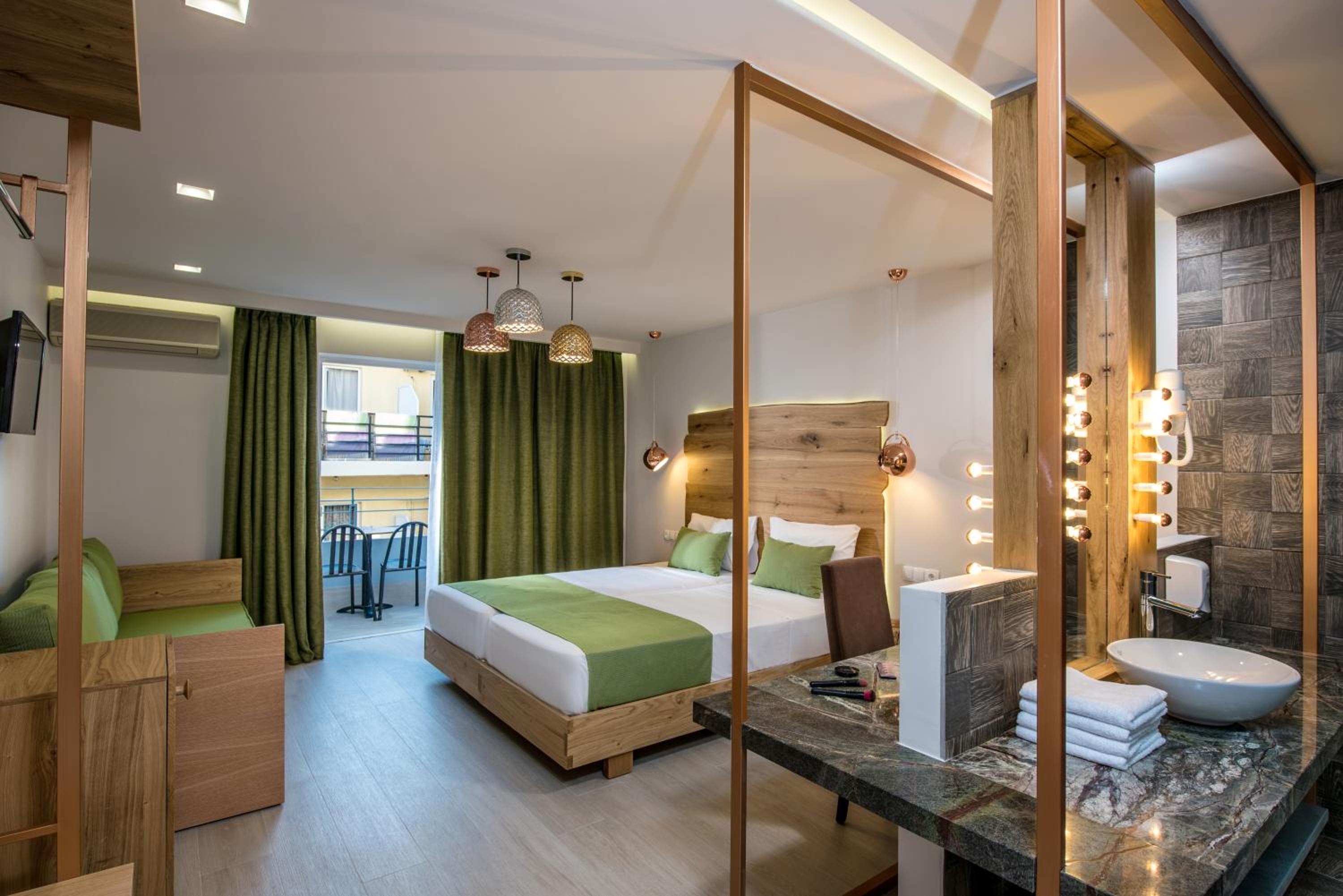 Superior Suite - Photo 2
