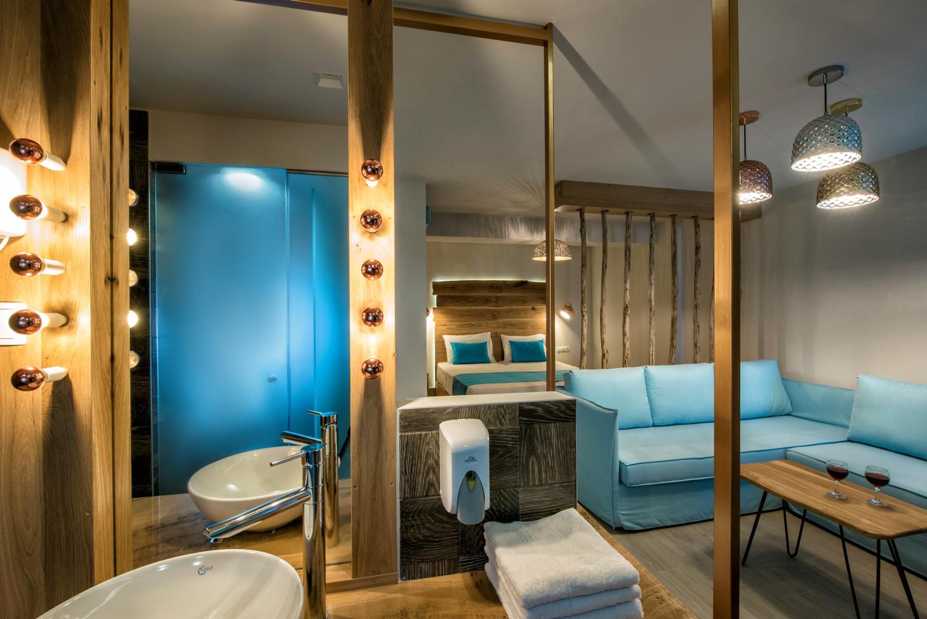 Superior Suite - Photo 3