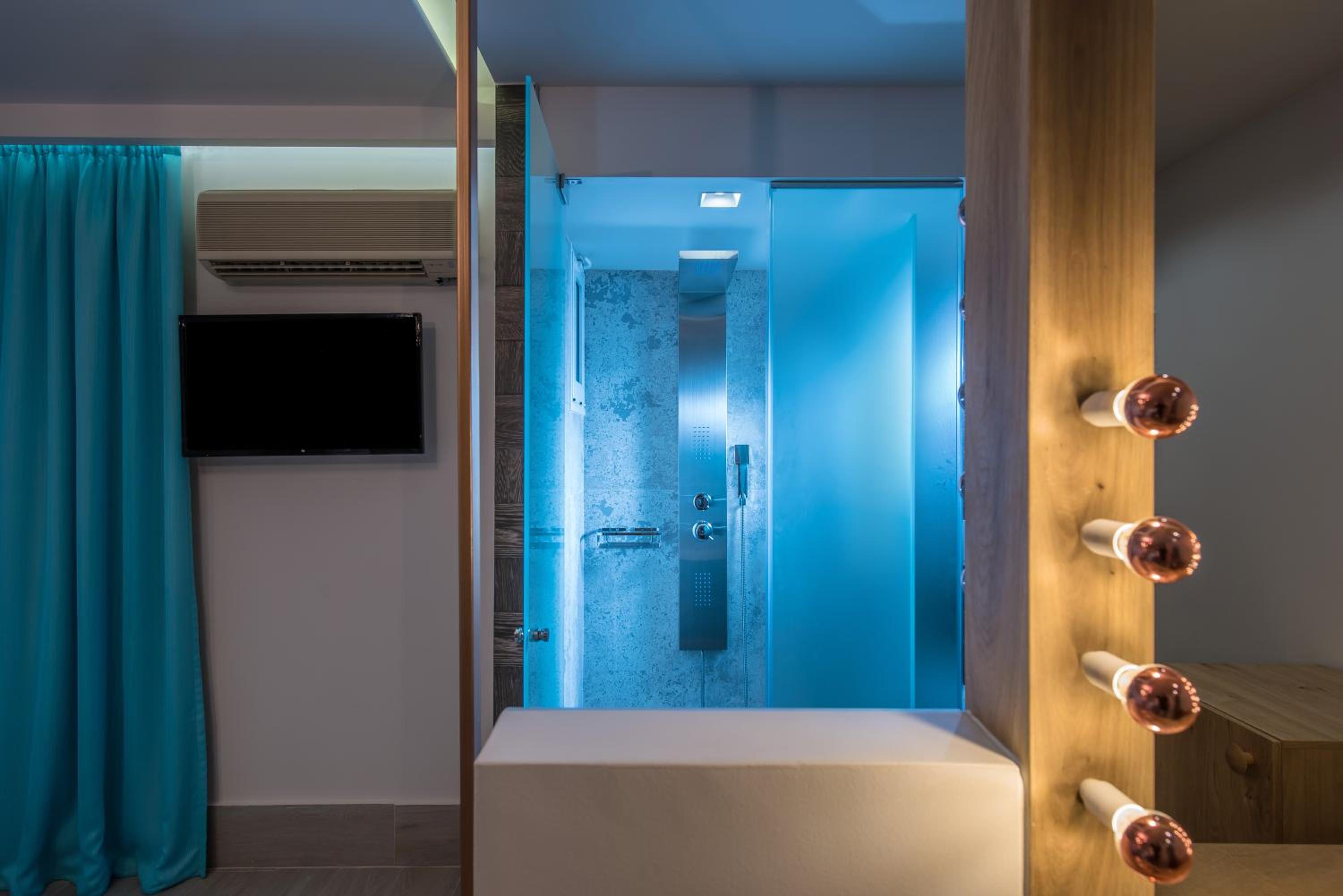 Superior Suite - Photo 5